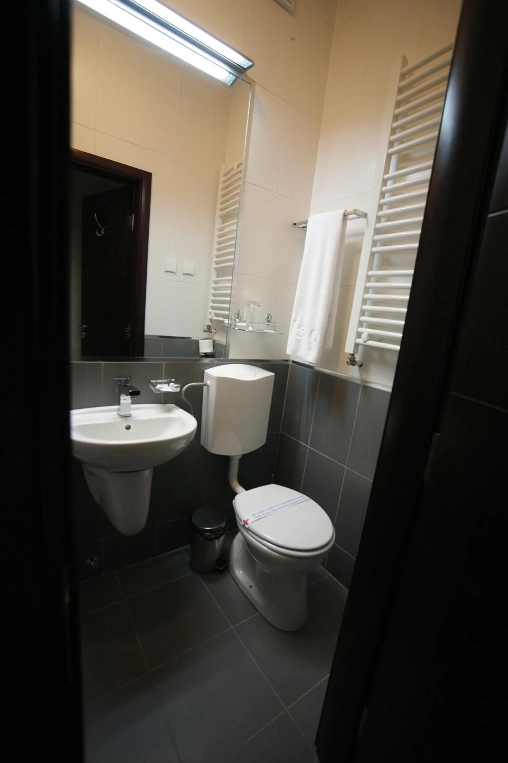 Shower in Golden Inn Hotel