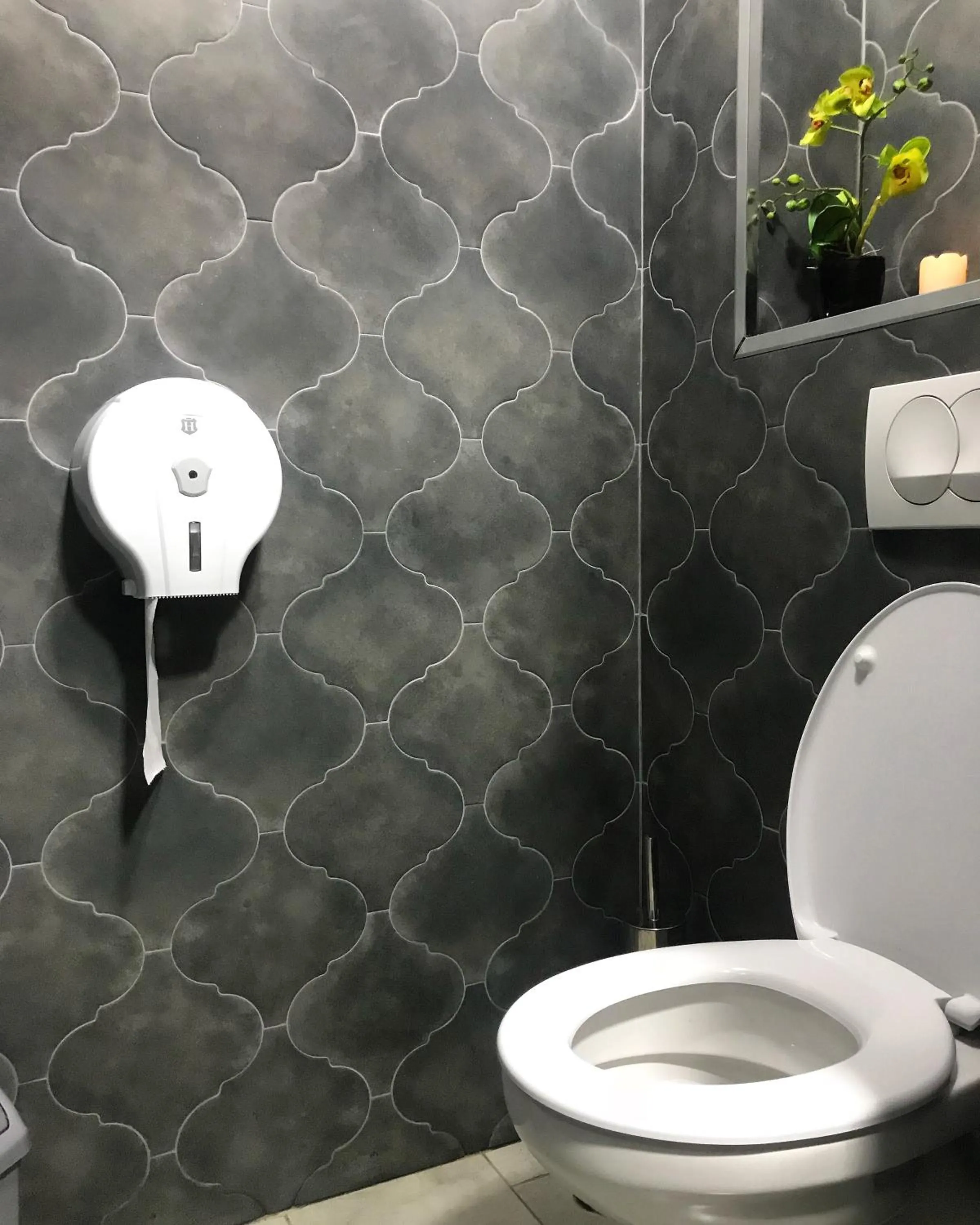 Bathroom in Golden Inn Hotel