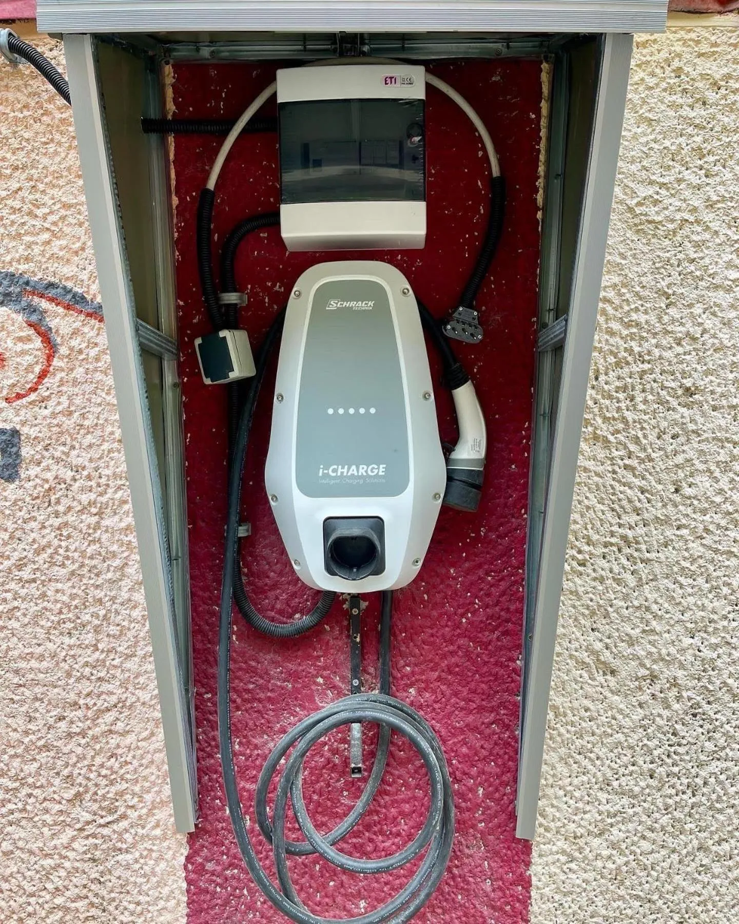 Parking in Golden Inn Hotel