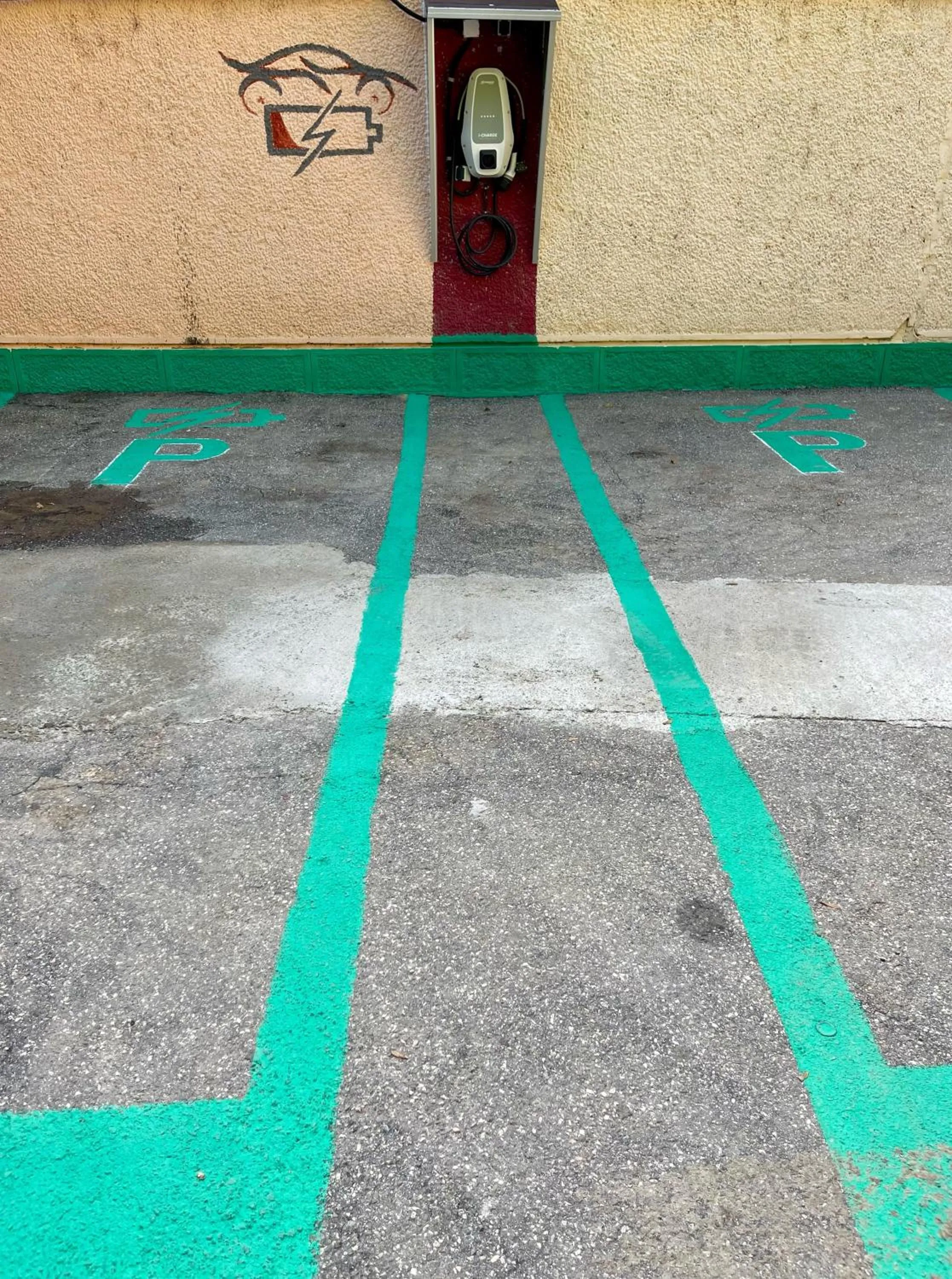 Parking in Golden Inn Hotel