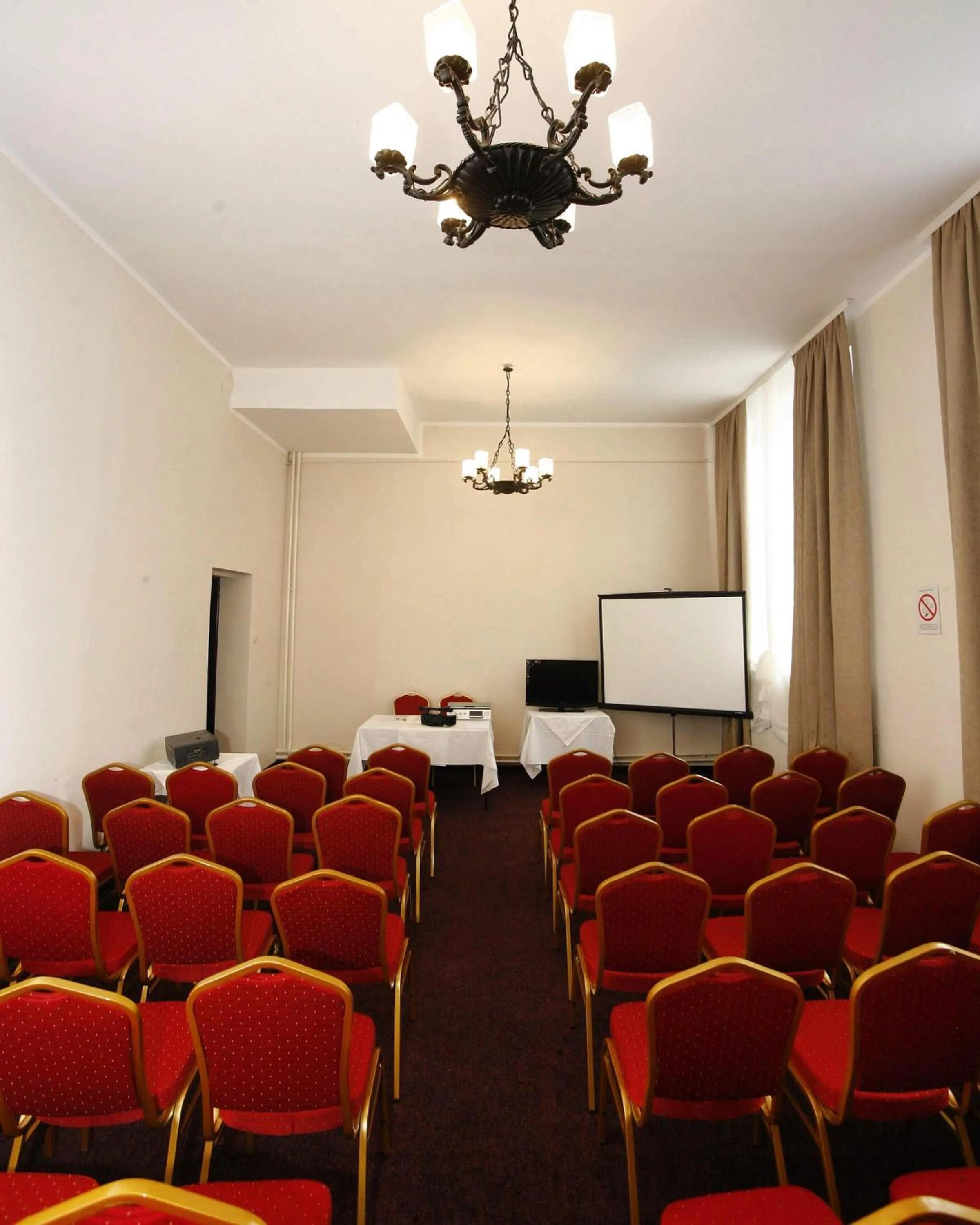 Business facilities in Golden Inn Hotel