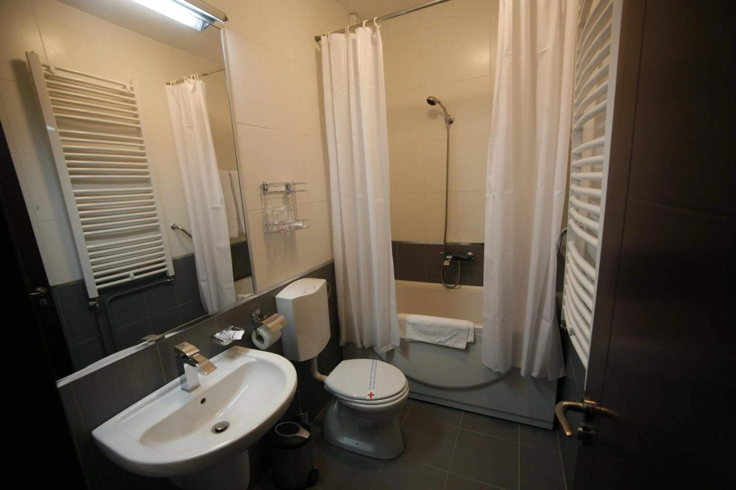 Bathroom in Golden Inn Hotel