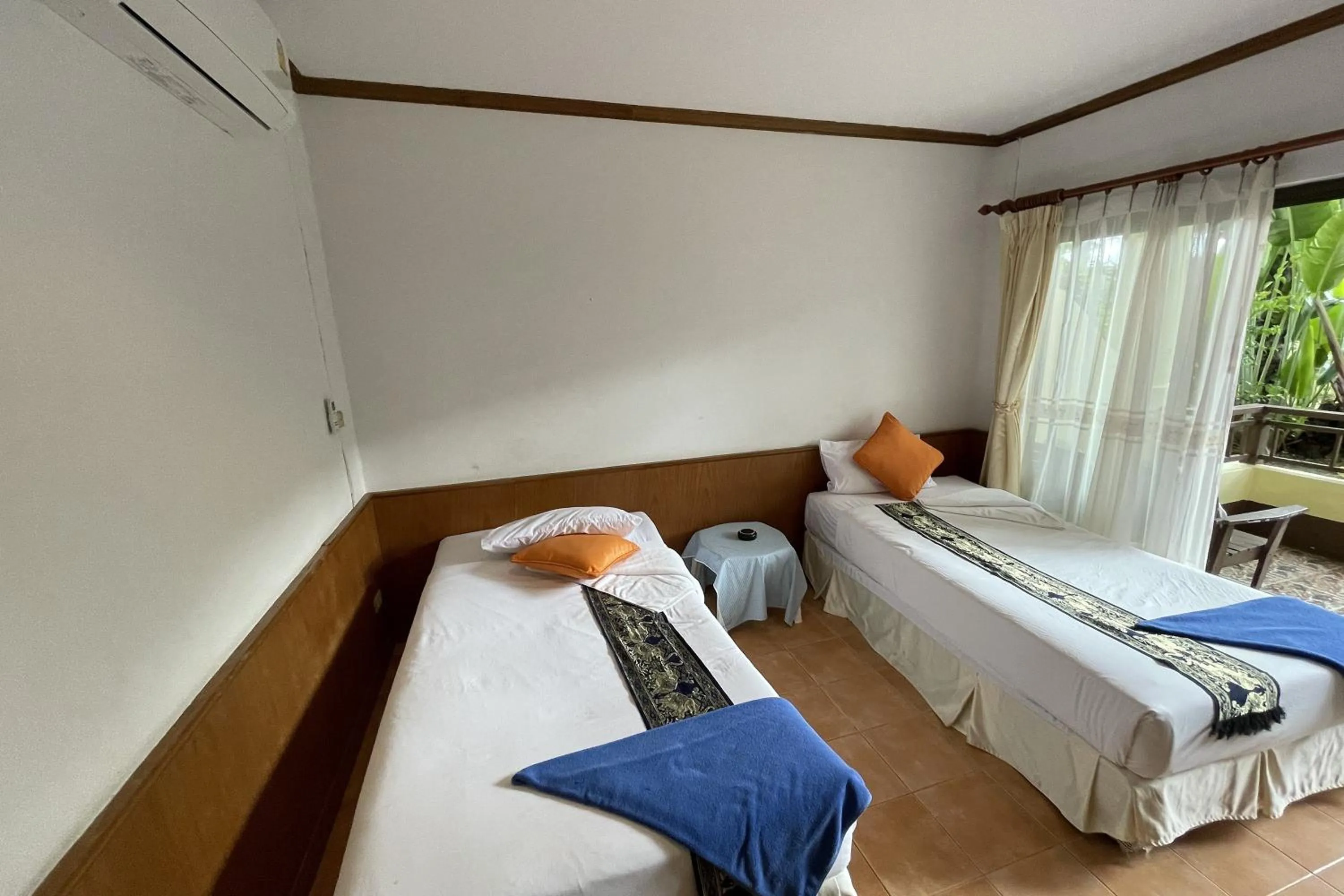 Bedroom, Bed in Sea Breeze Bungalow