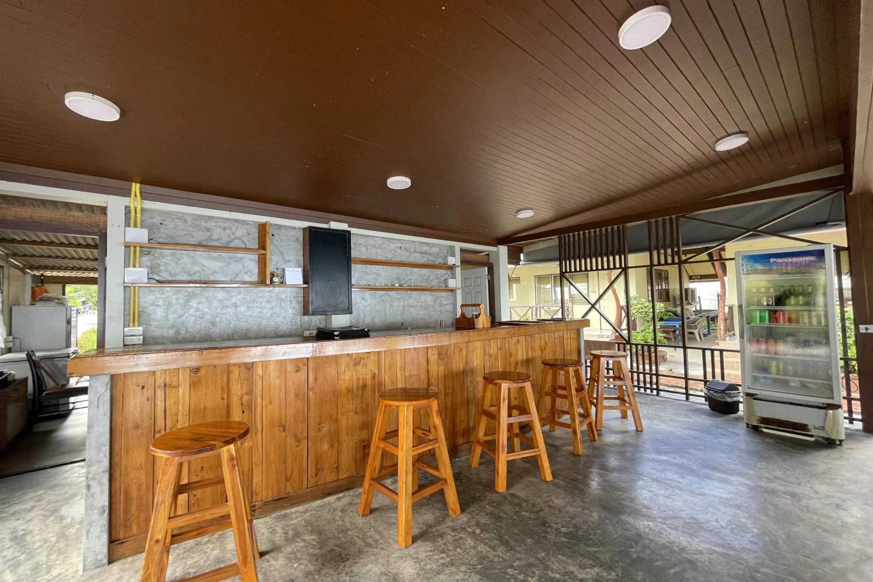 Restaurant/places to eat in Sea Breeze Bungalow