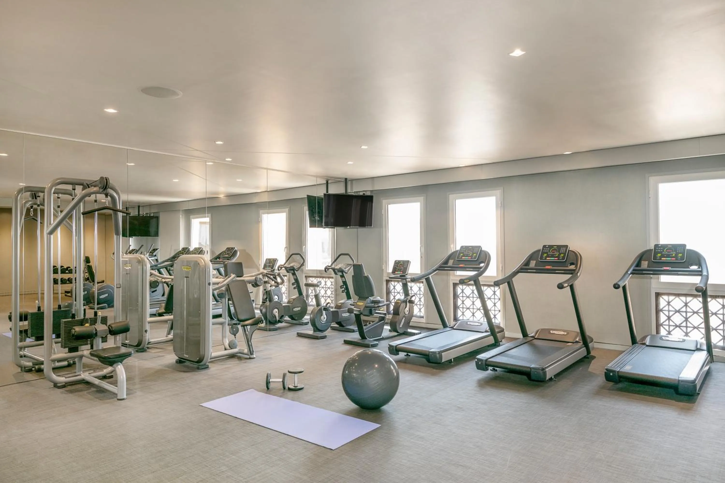 Fitness centre/facilities in Hyatt Place Dubai Wasl District Residences