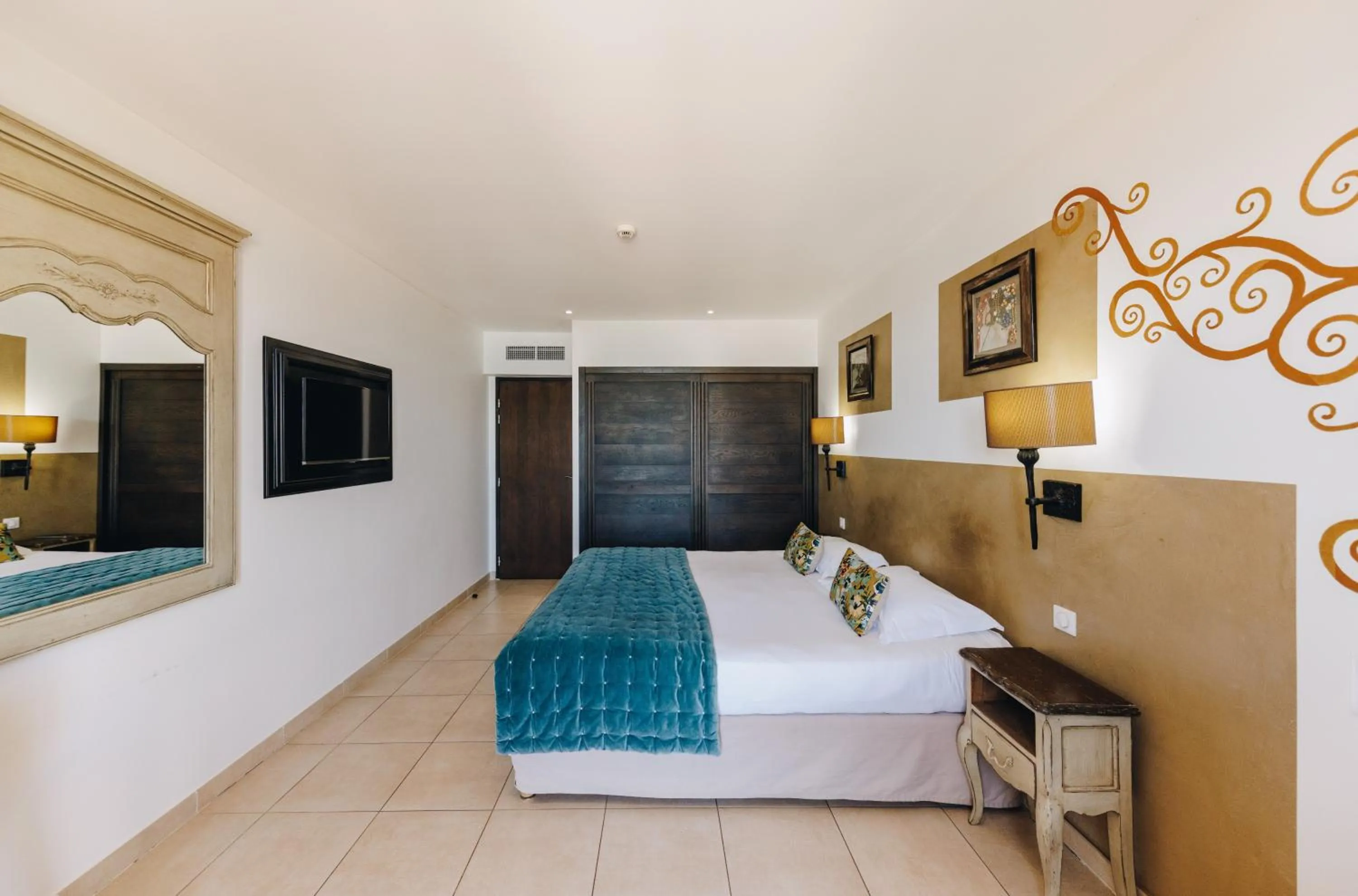 Bedroom, Bed in Hôtel Liberata & Spa