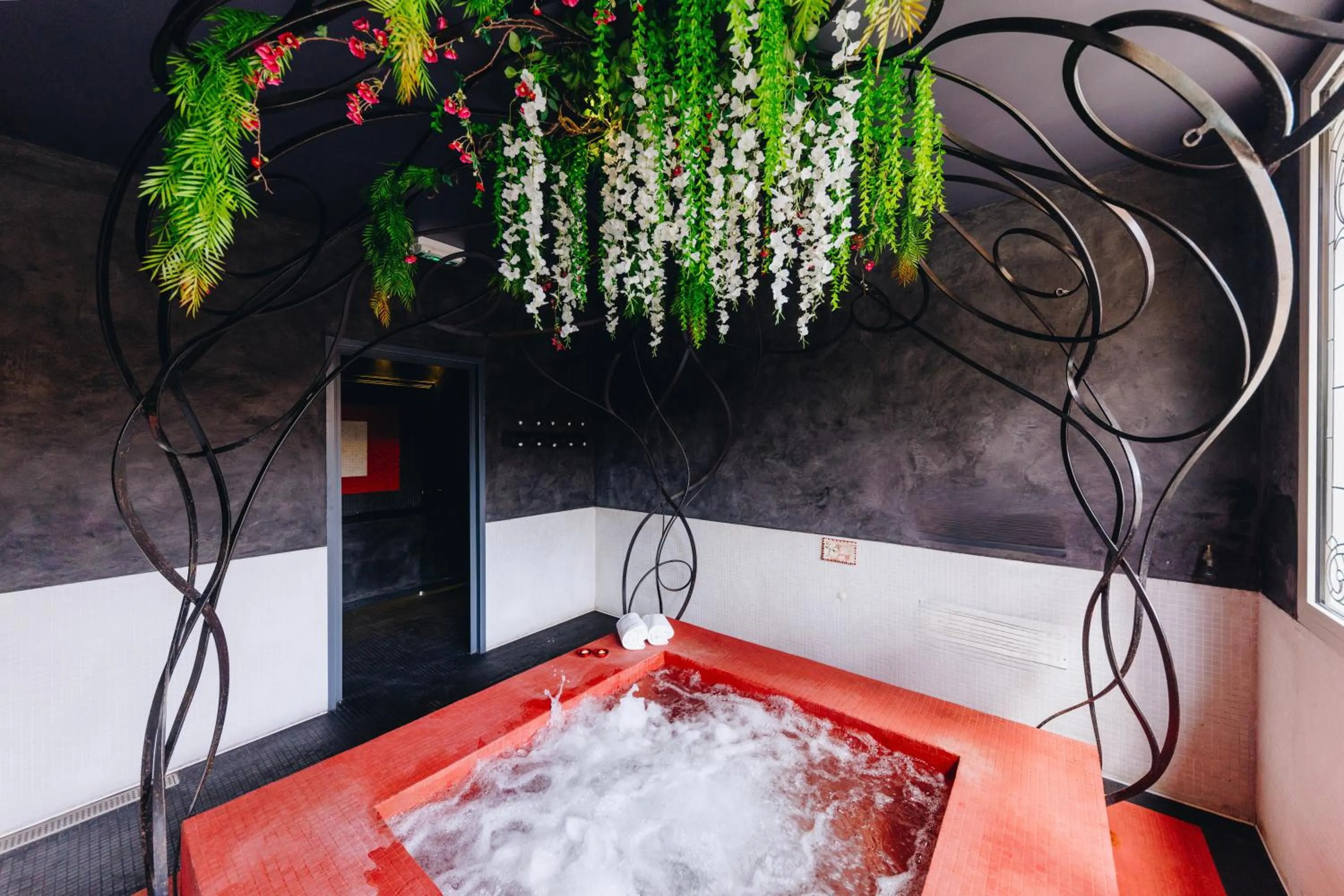 Hot Tub in Hôtel Liberata & Spa