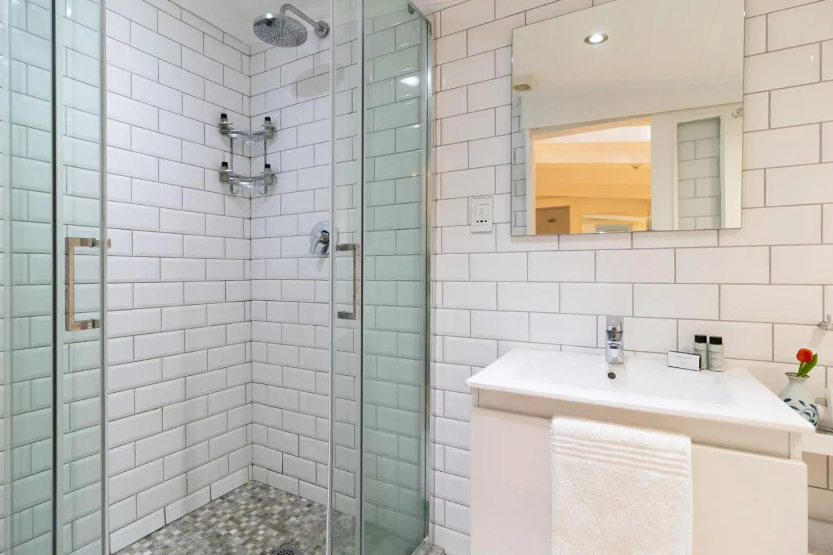 Small attic room- Double Attic Room in The Willets Boutique Hotel in Simon's Town Small attic room- Double Attic Room in The Willets Boutique Hotel in Simon's Town