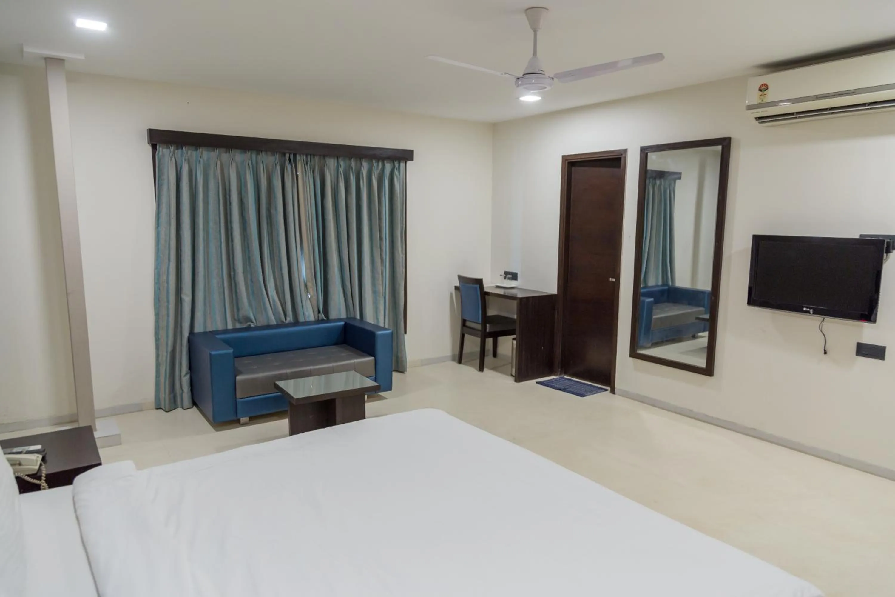 Bed in Ginger Ahmedabad, Satellite