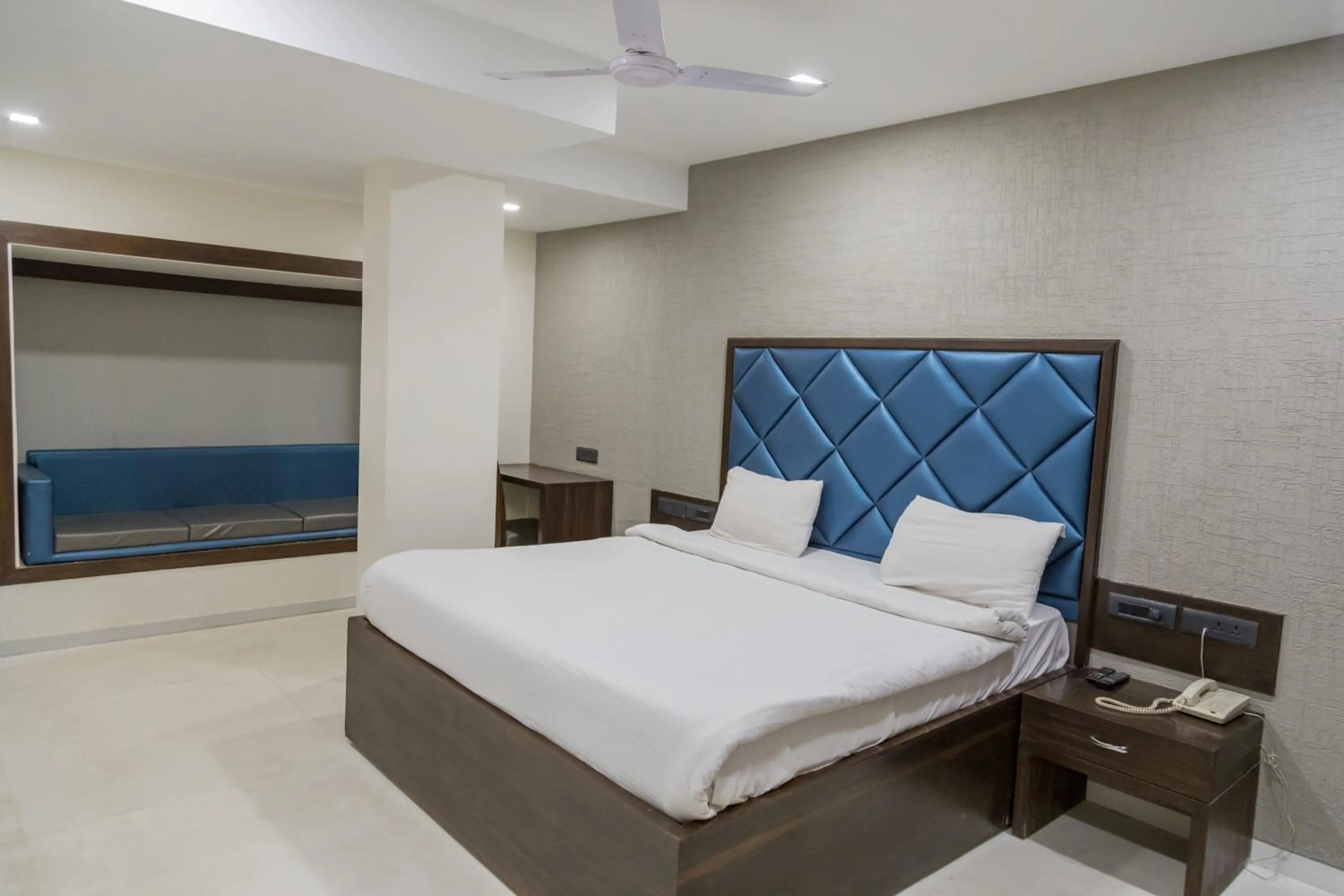 Photo of the whole room, Bed in Ginger Ahmedabad, Satellite