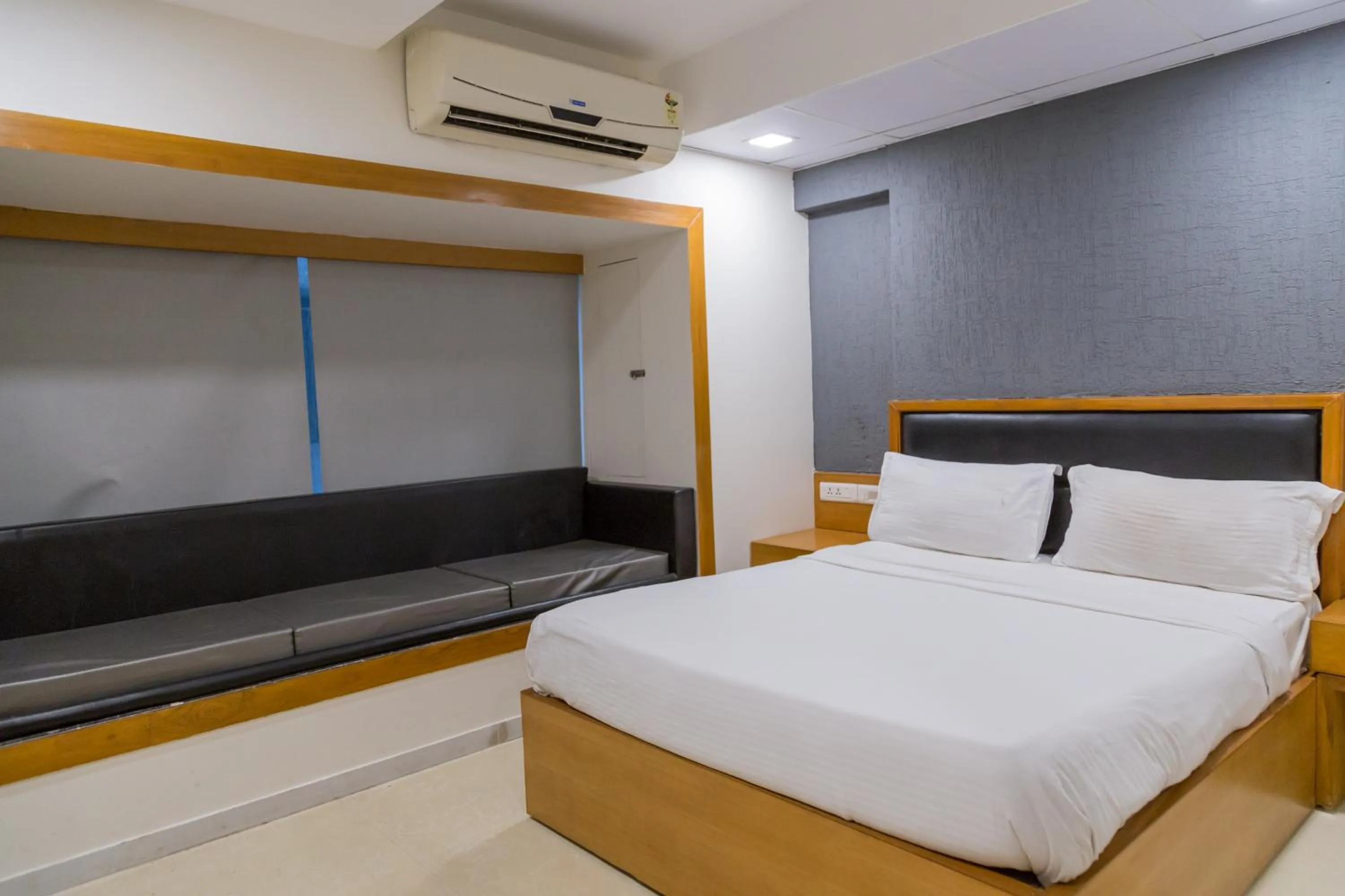 Photo of the whole room, Bed in Ginger Ahmedabad, Satellite