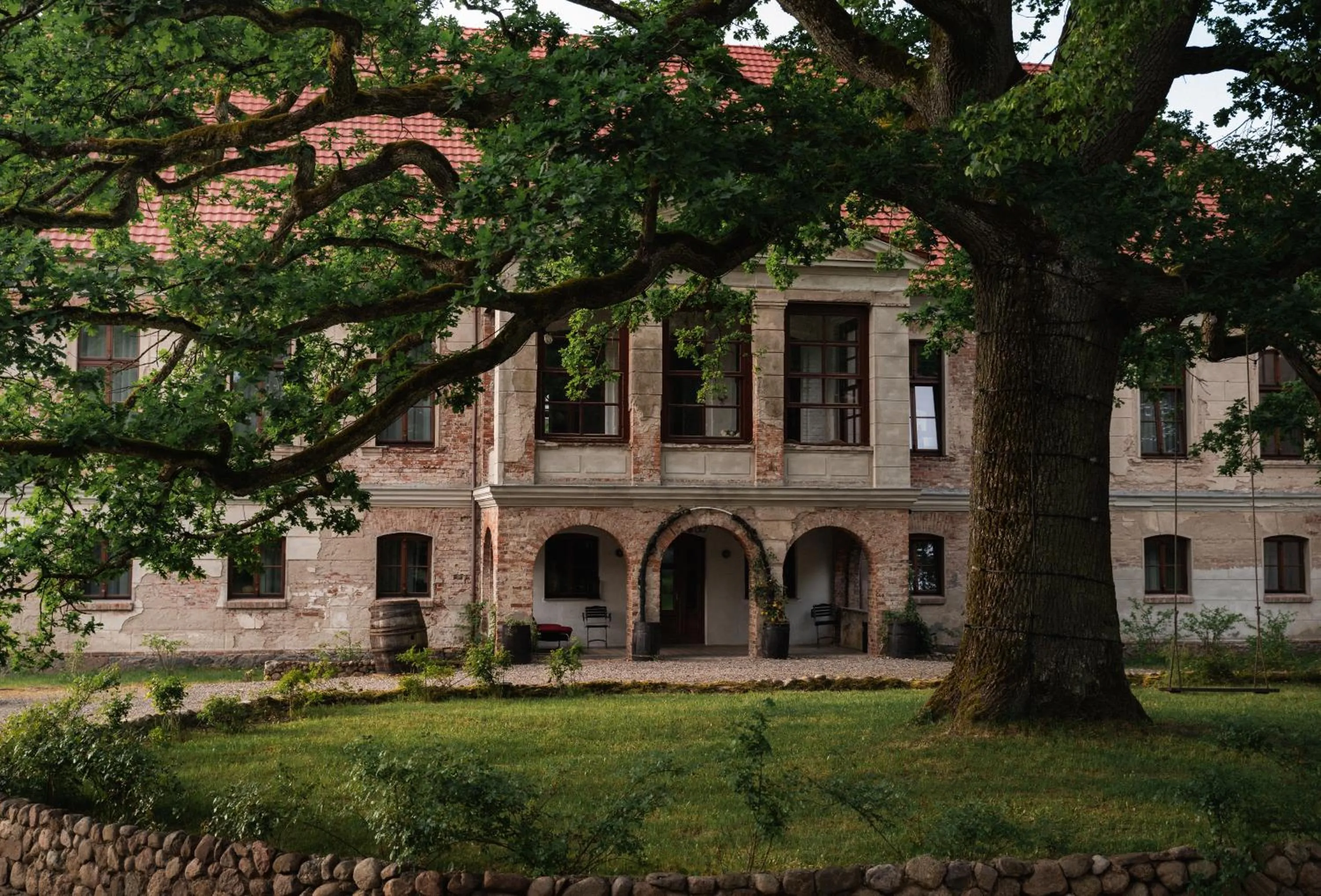 Property building in Folwark Wielka Wieś - Pałac pod Dębem
