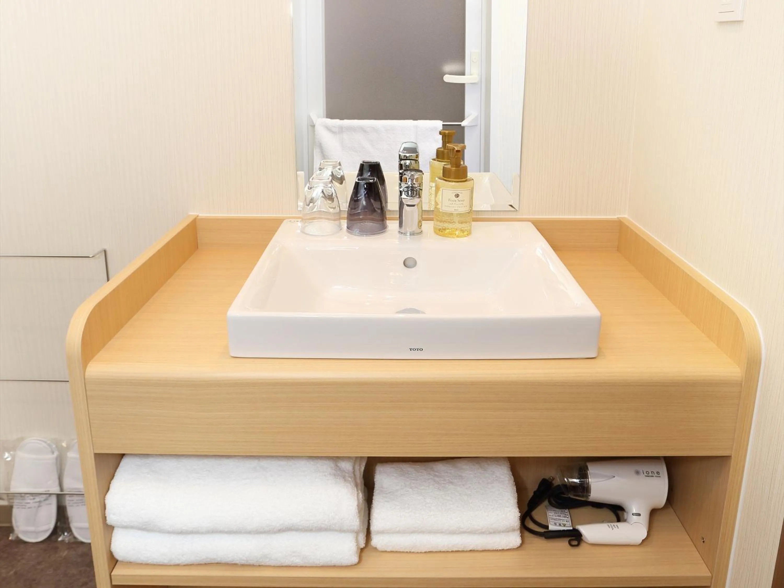 Toilet in Henn na Hotel Kyoto Hachijoguchi