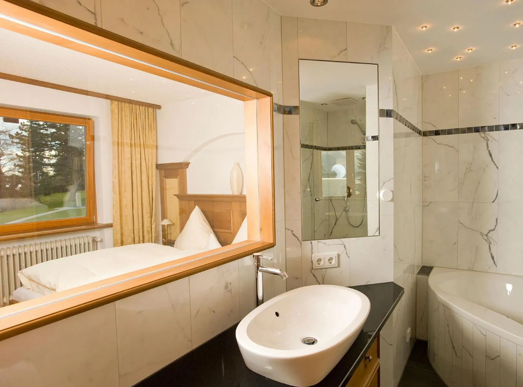 Bathroom in Hotel Heinzler am See