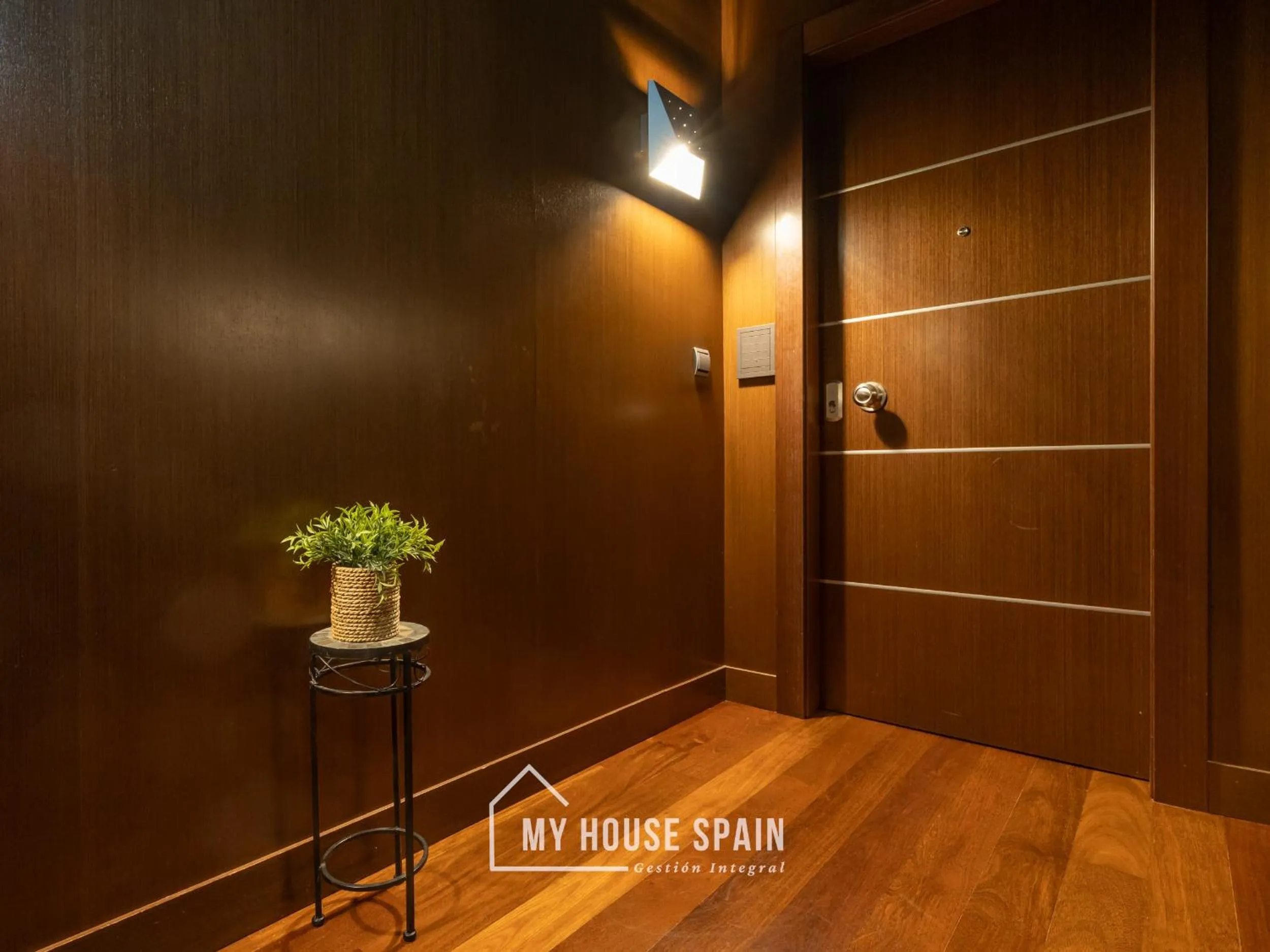 Text overlay in MyHouseSpain - Apartamentos Moros 41