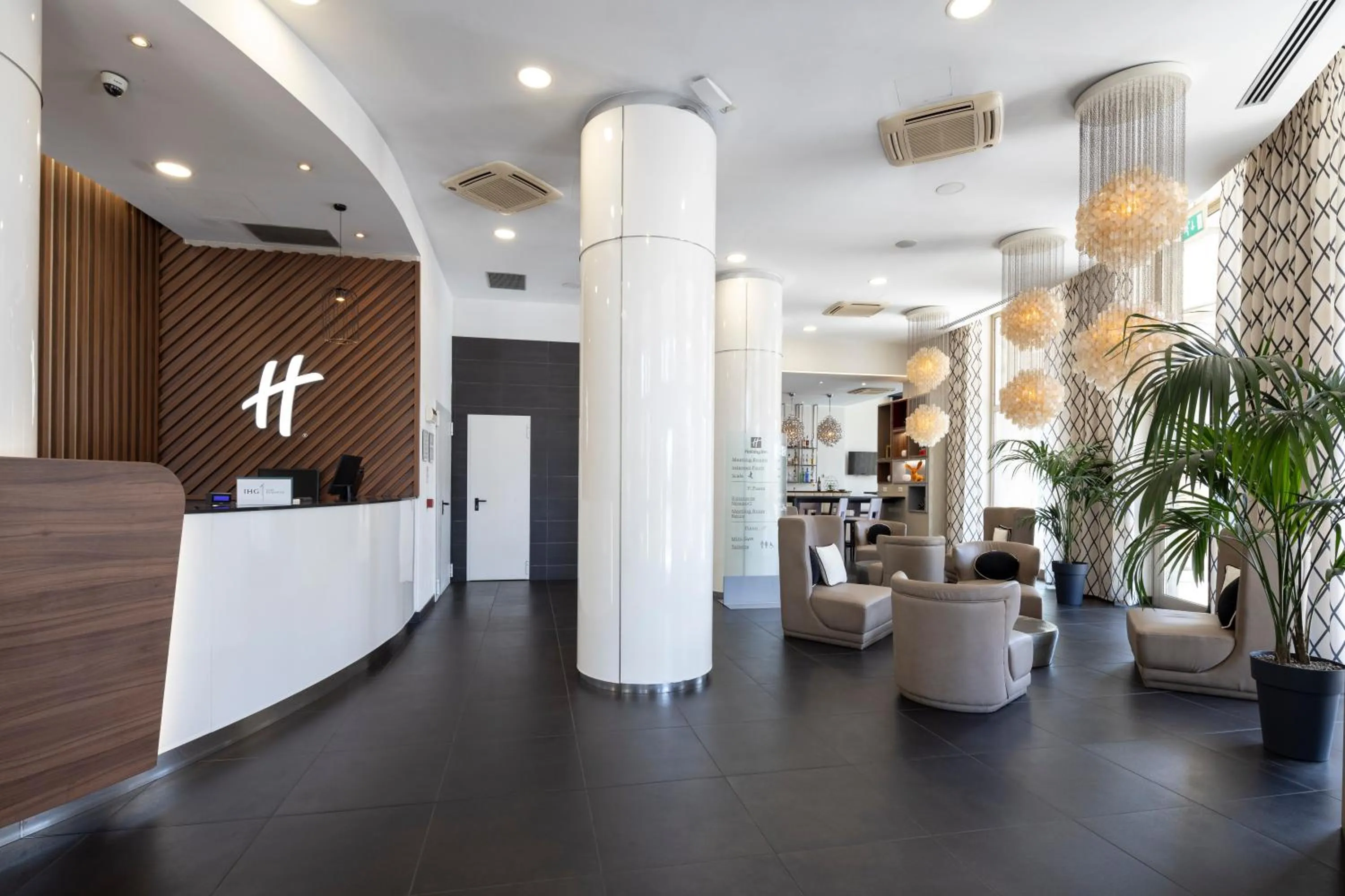 Lobby or reception in Holiday Inn Genoa City by IHG