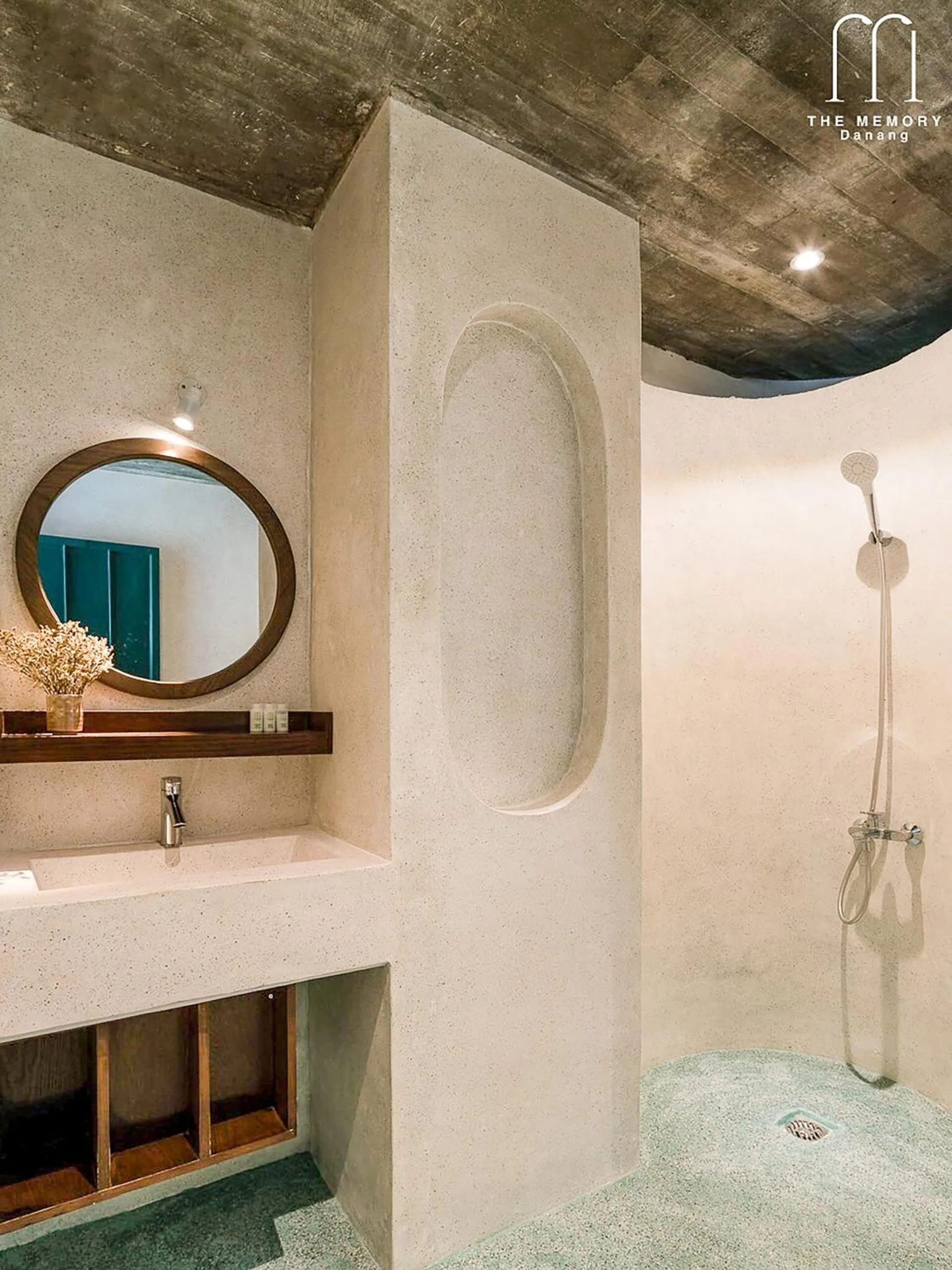 Shower in The Memory - Danang