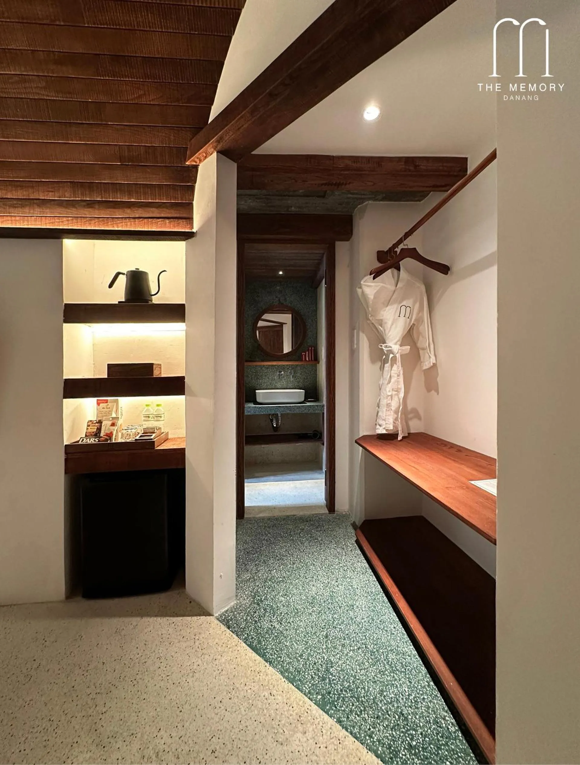 Shower, Bed in The Memory - Danang