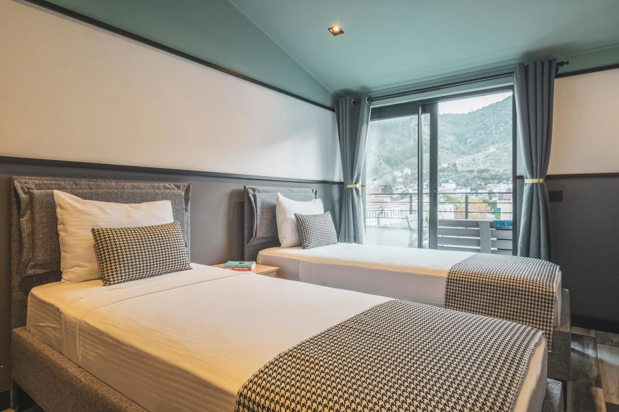 Bed in City Life Demir Hotel