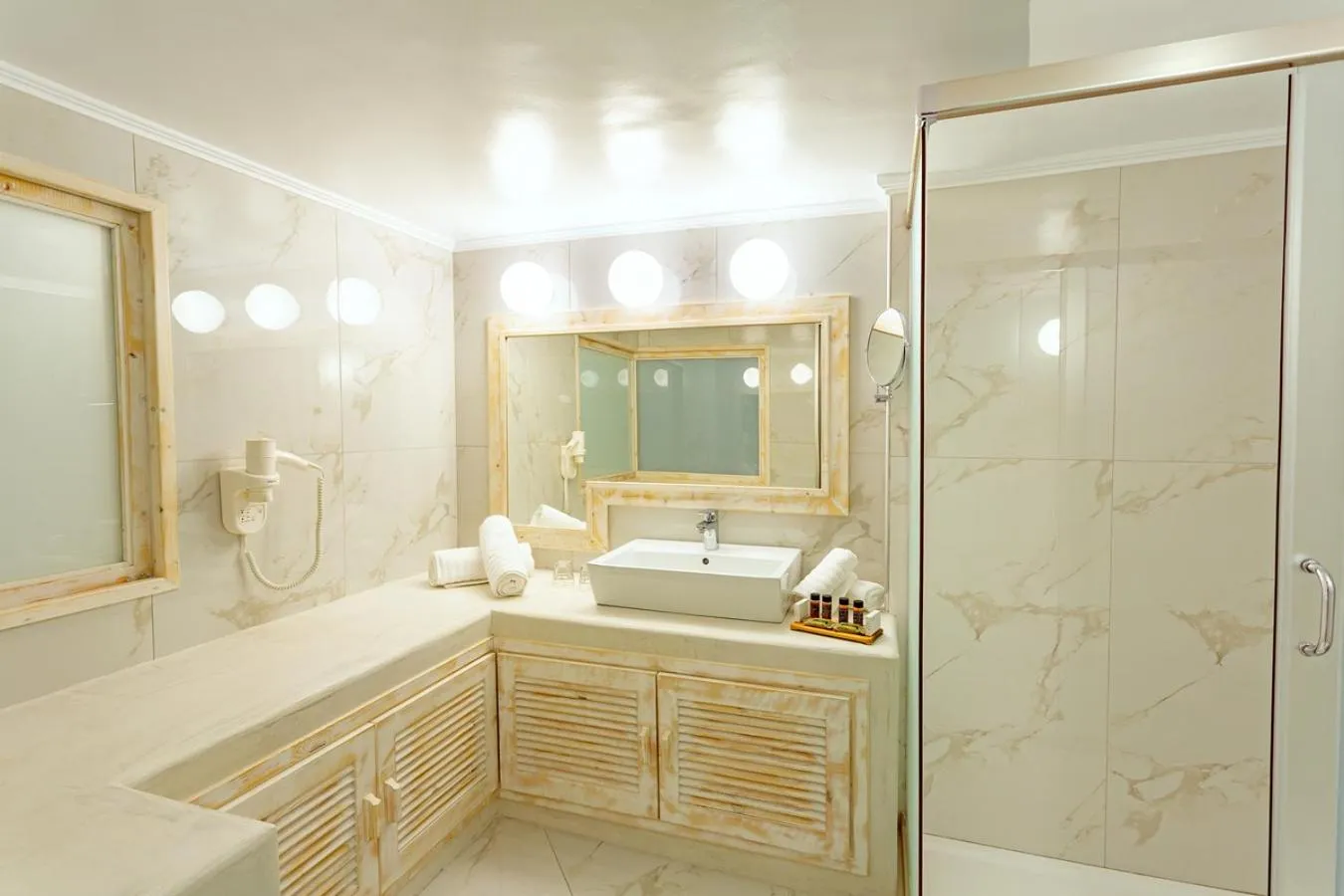 Shower in Rhodos Horizon City-Adults Only