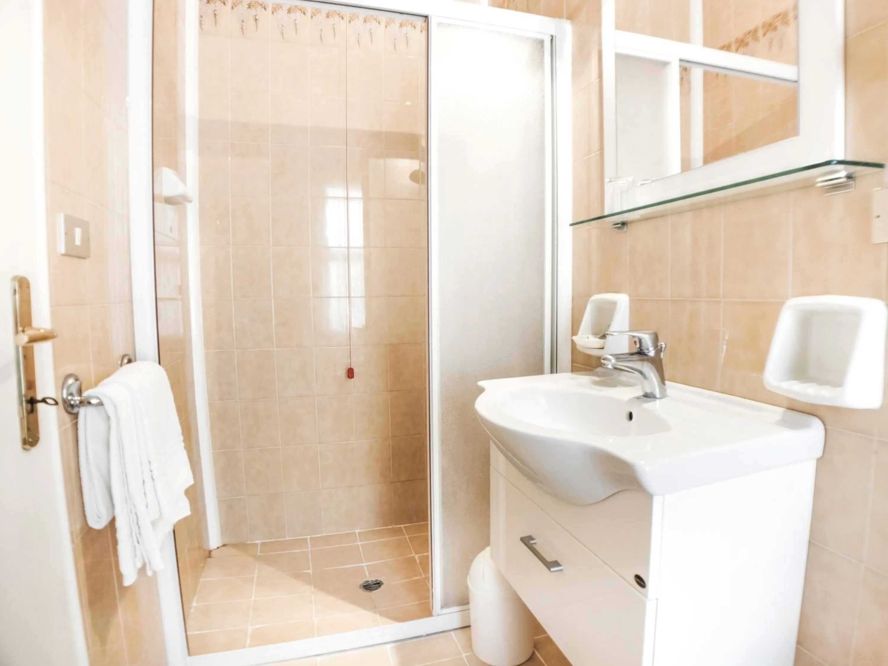 Shower in Hotel Aurora Terme