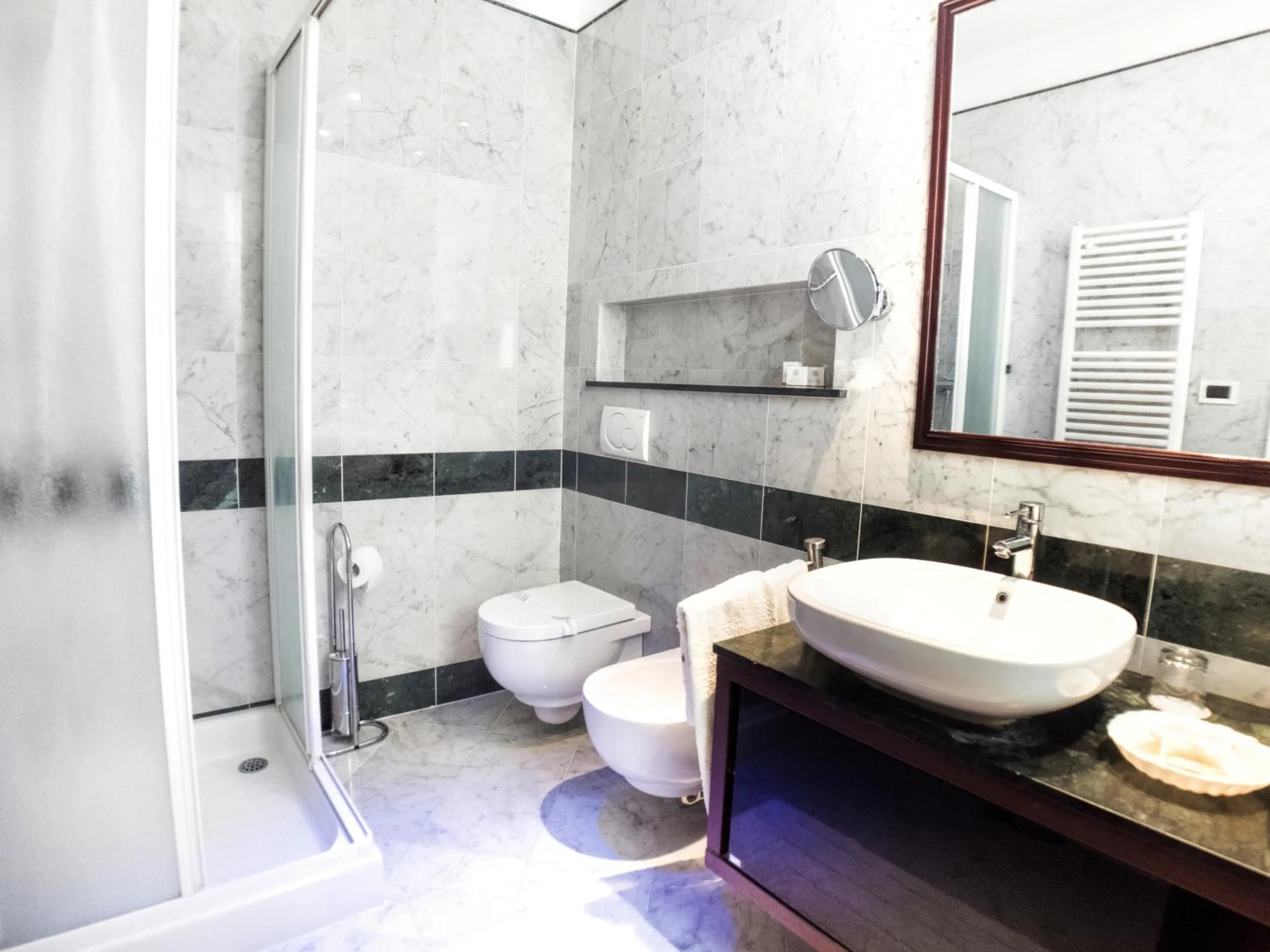 Shower in Hotel Aurora Terme