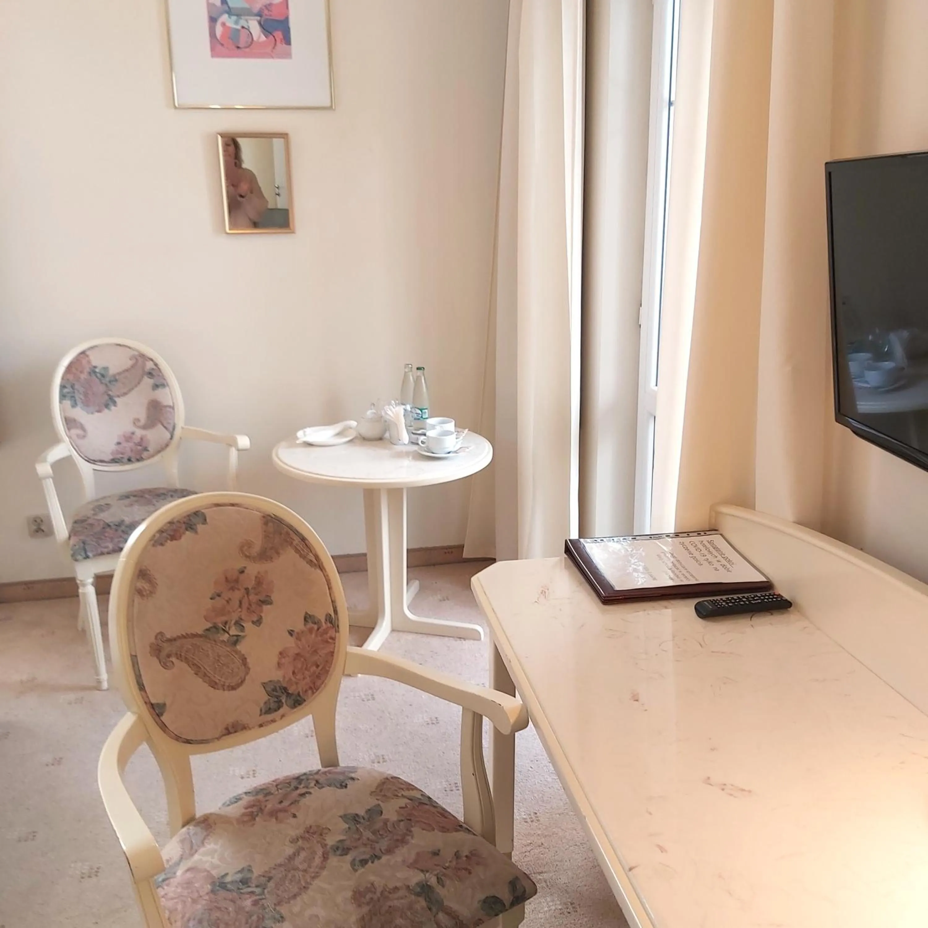 Photo of the whole room in Villa Lessing