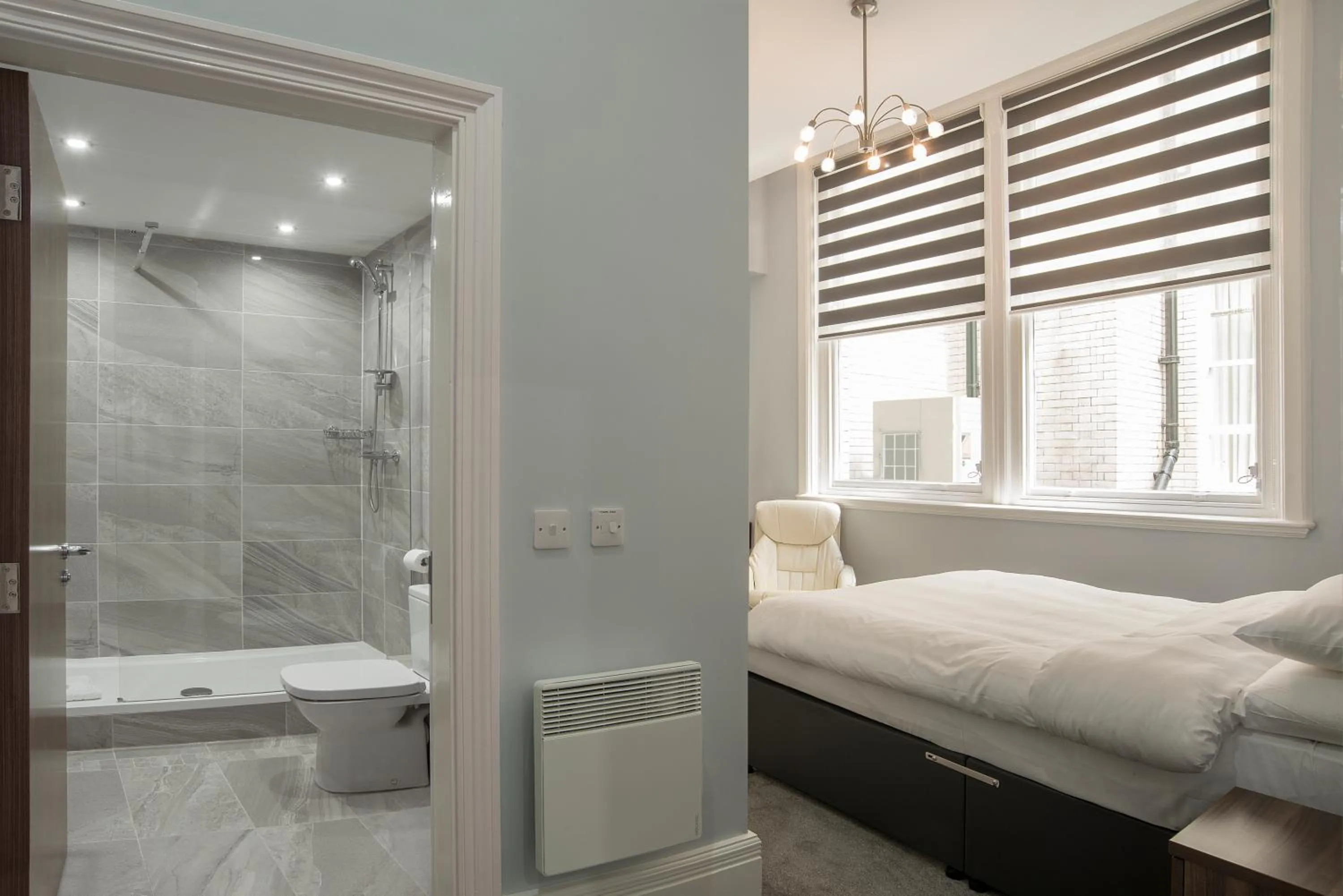 Bathroom, Bed in The Castle Collection - 42 Castle Street