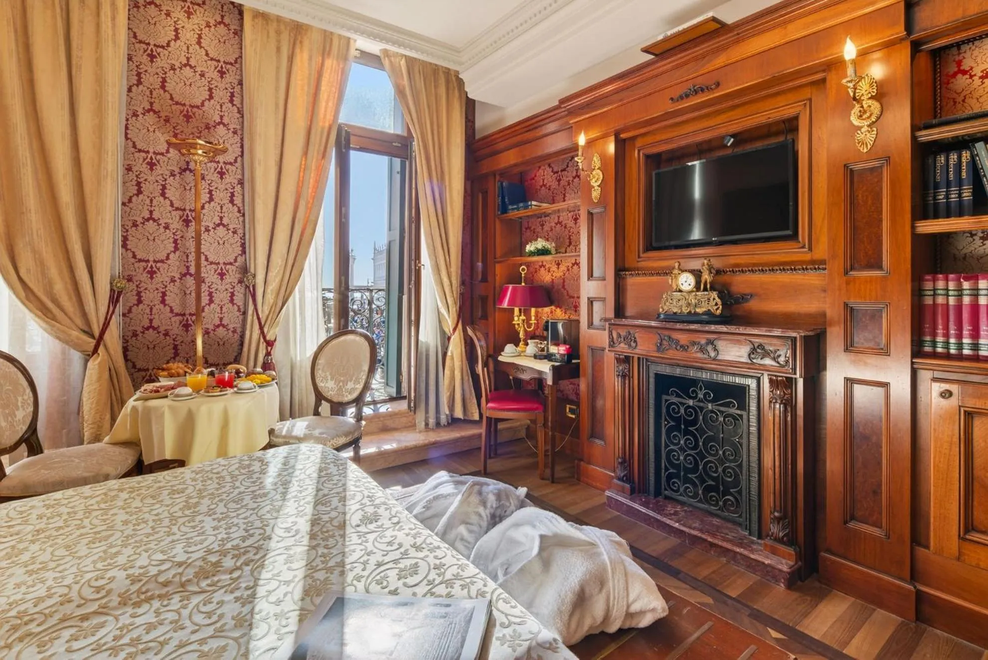 Bedroom in Bellevue Luxury Rooms - San Marco Luxury