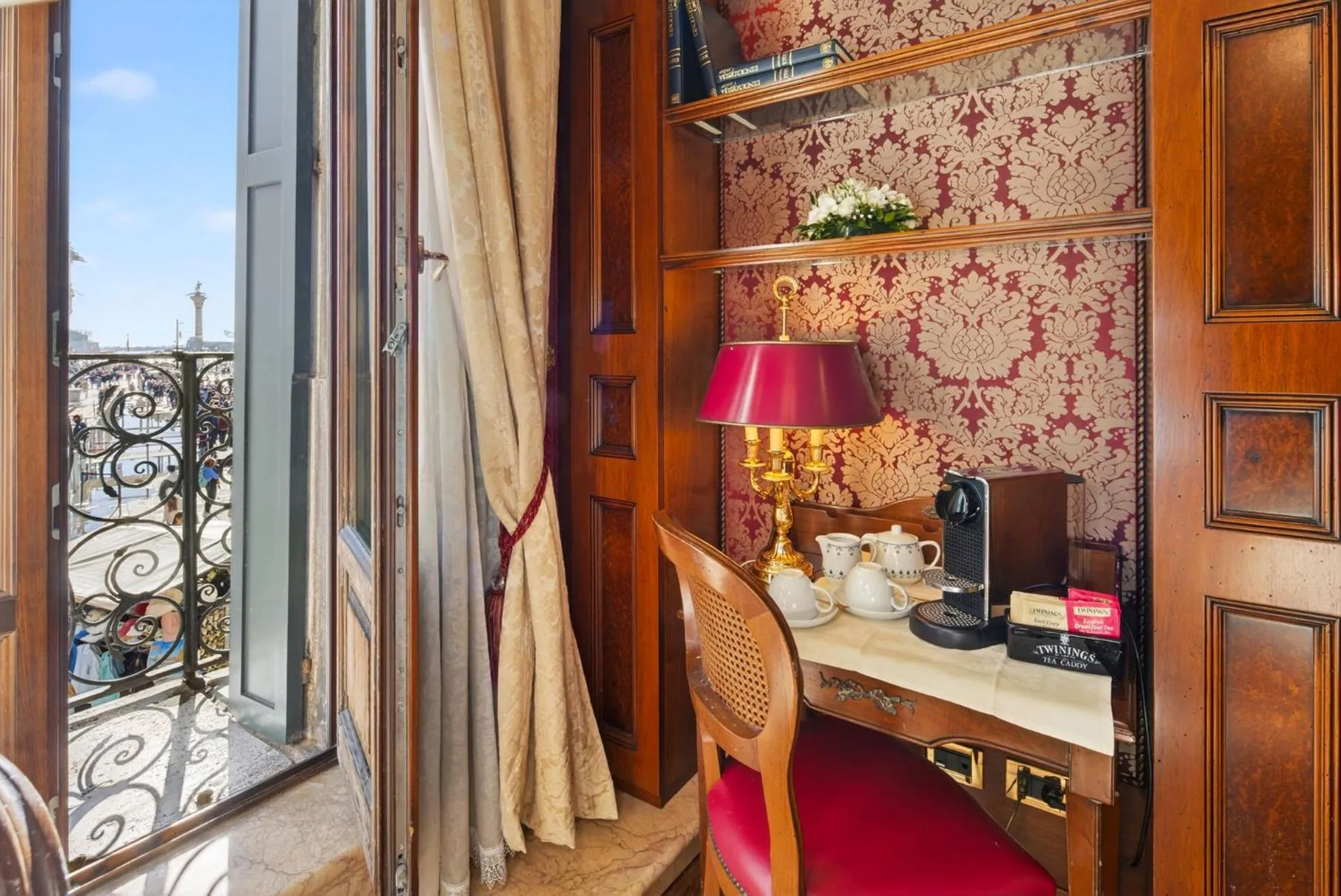 Coffee/tea facilities in Bellevue Luxury Rooms - San Marco Luxury