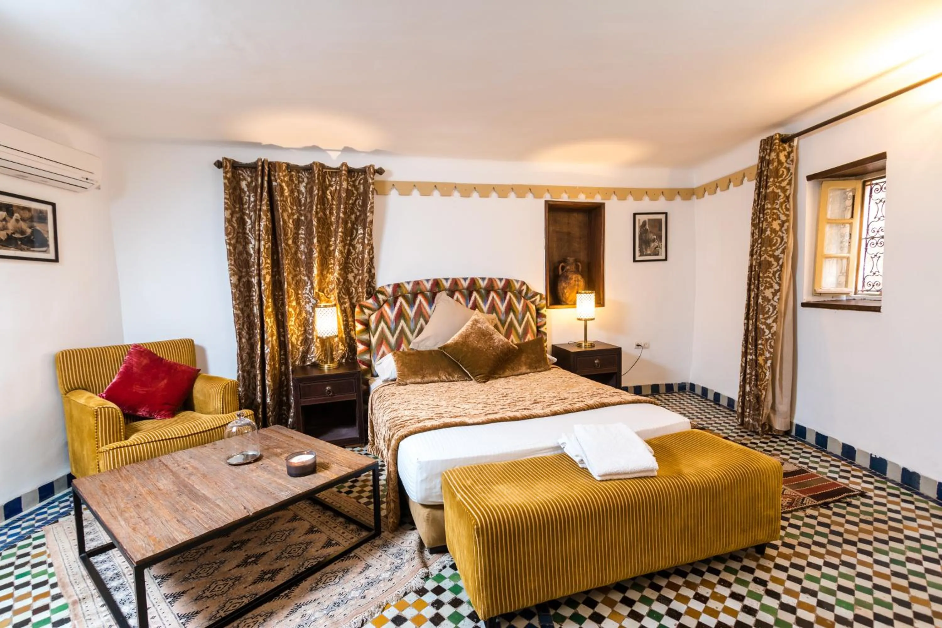 Bed in Riad Fes Nass Zmane