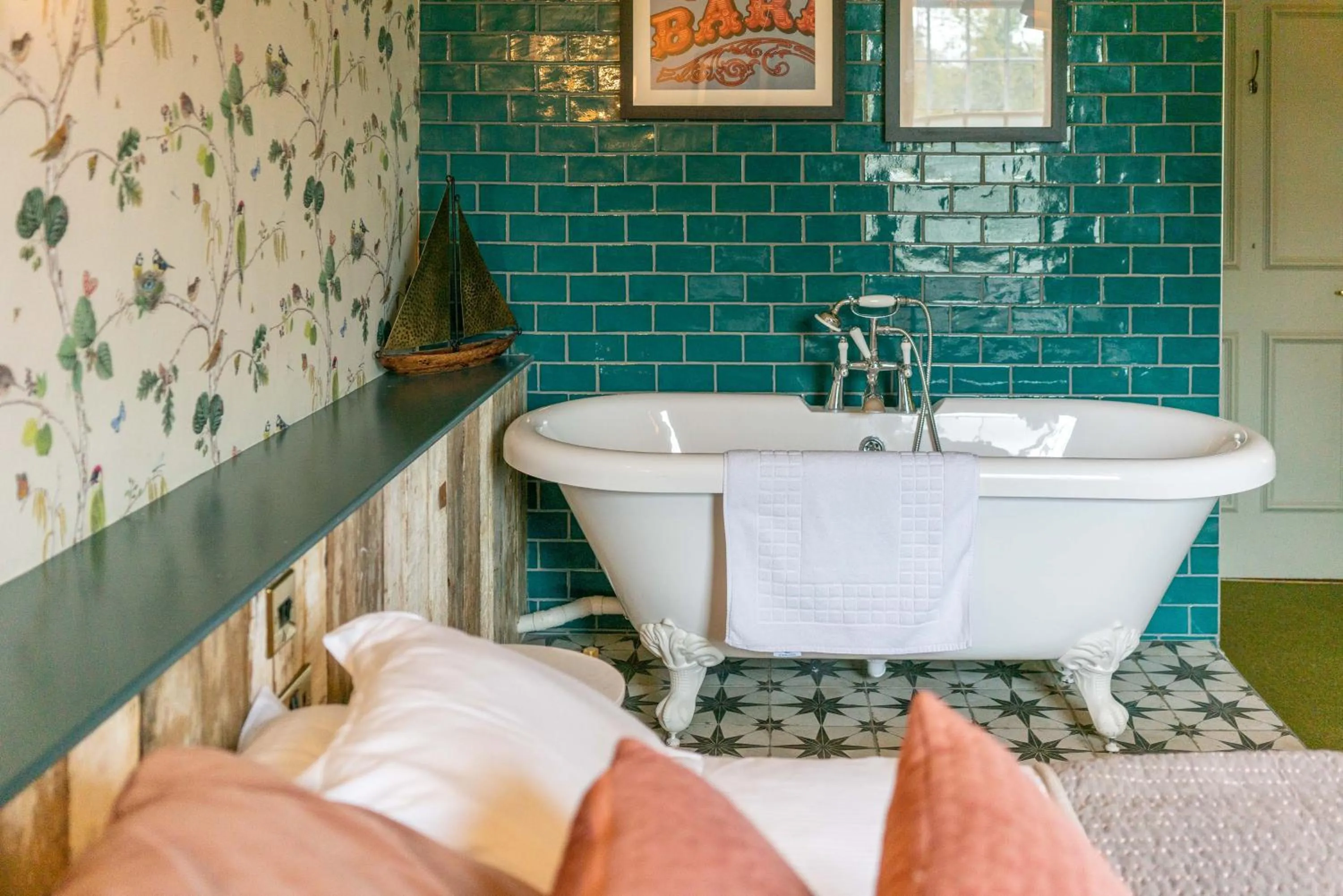 Photo of the whole room in The Dundas Arms