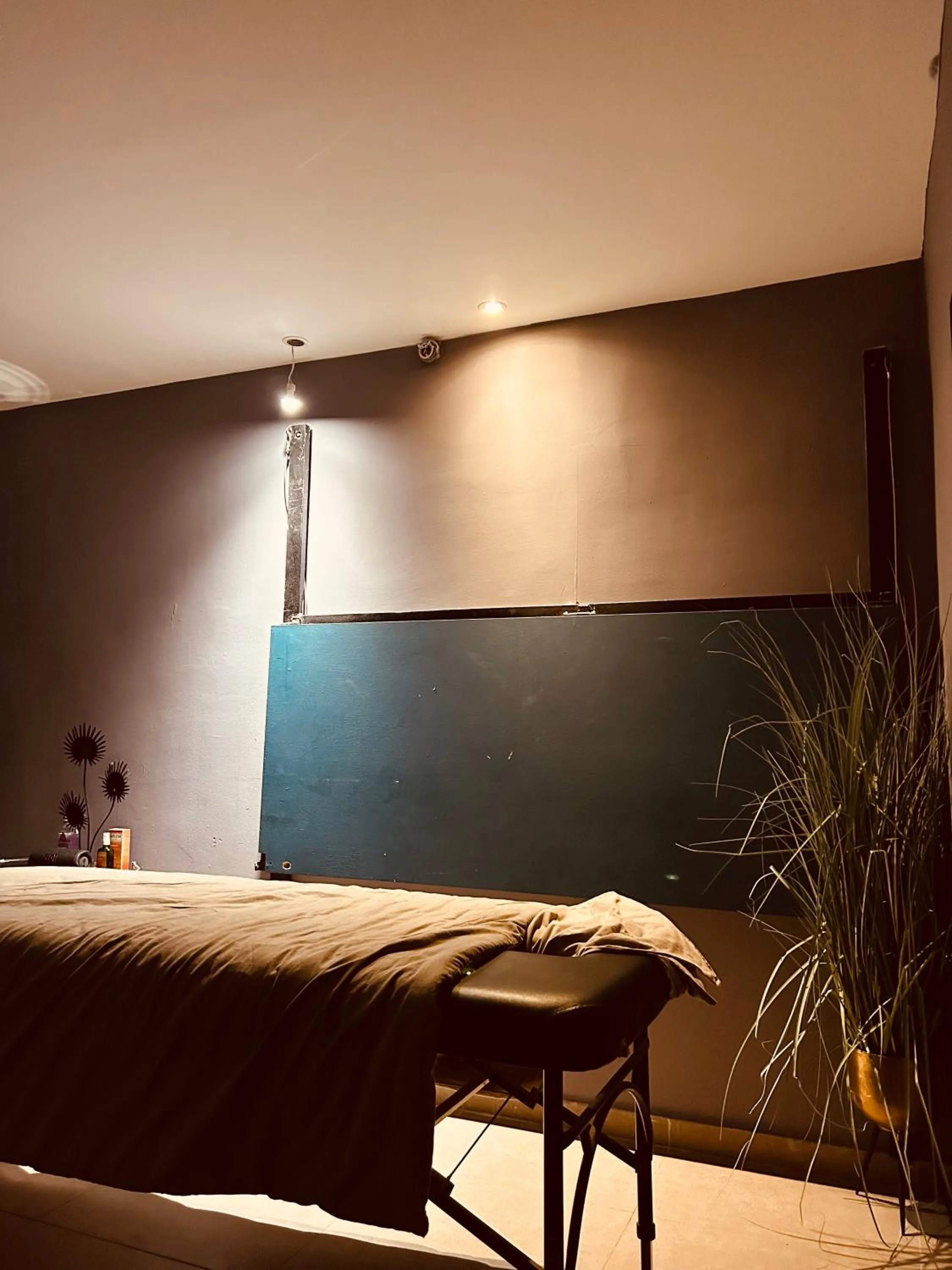 Massage in Amdar Hostel