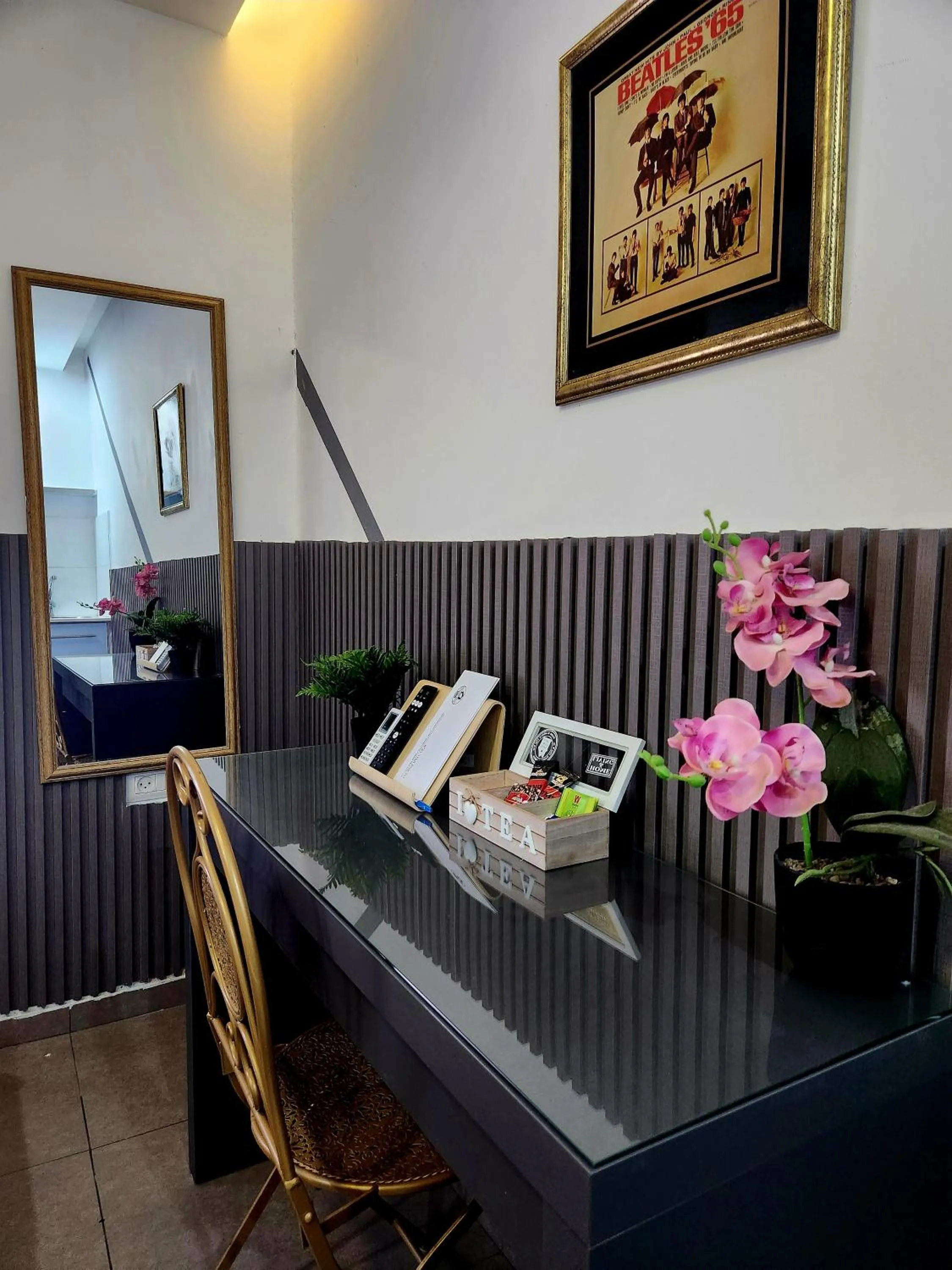 Seating area in Amdar boutique