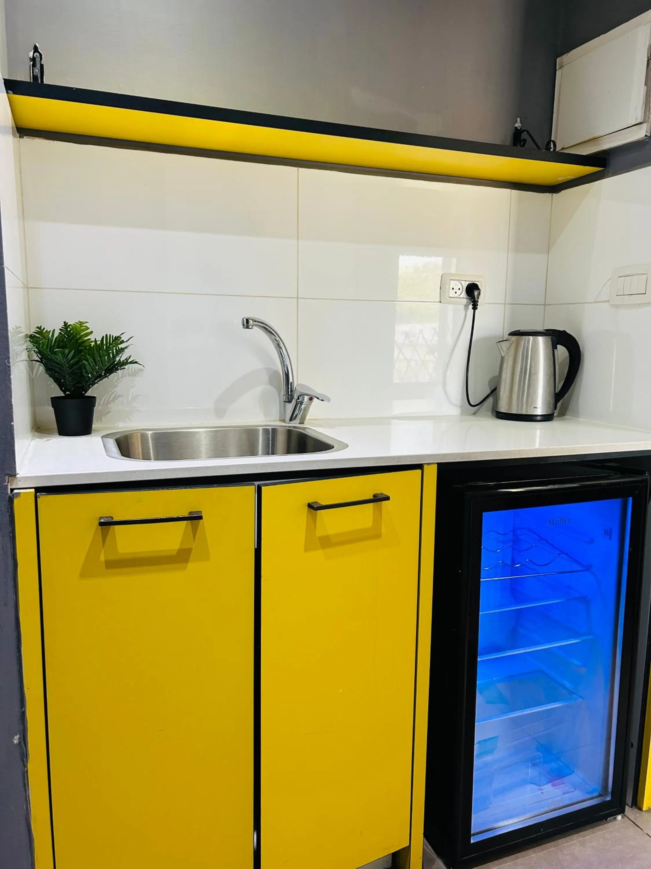 Kitchen or kitchenette in Amdar Hostel