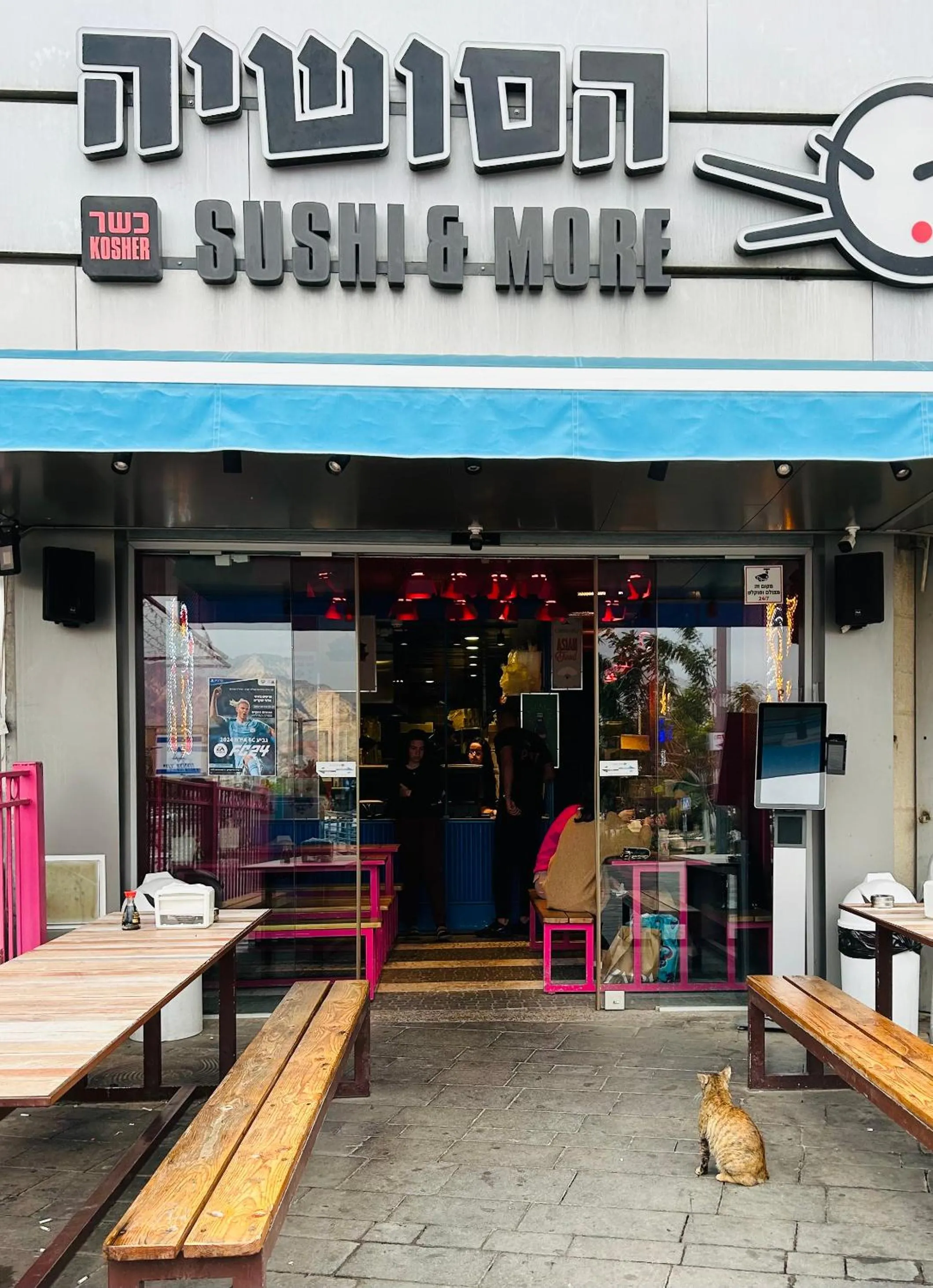 Restaurant/places to eat in Amdar Hostel