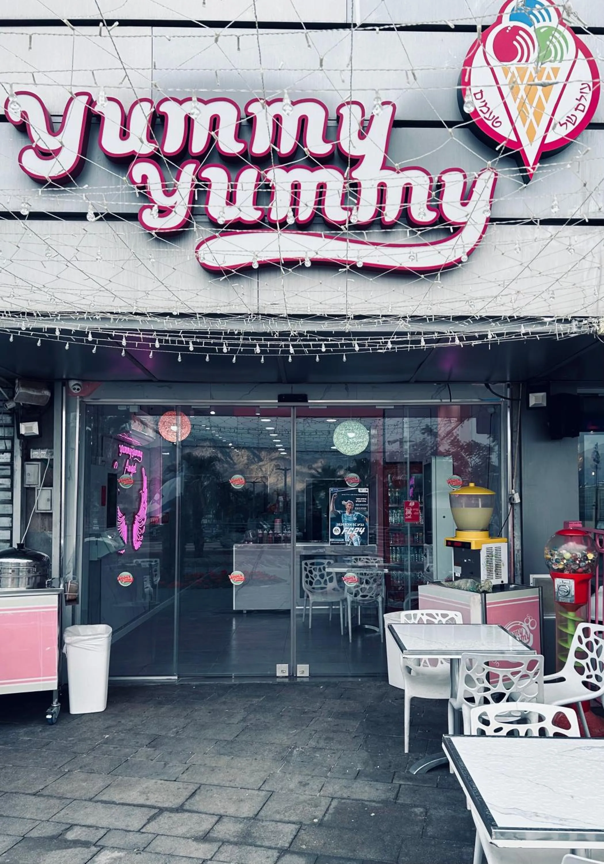 Restaurant/places to eat in Amdar Hostel