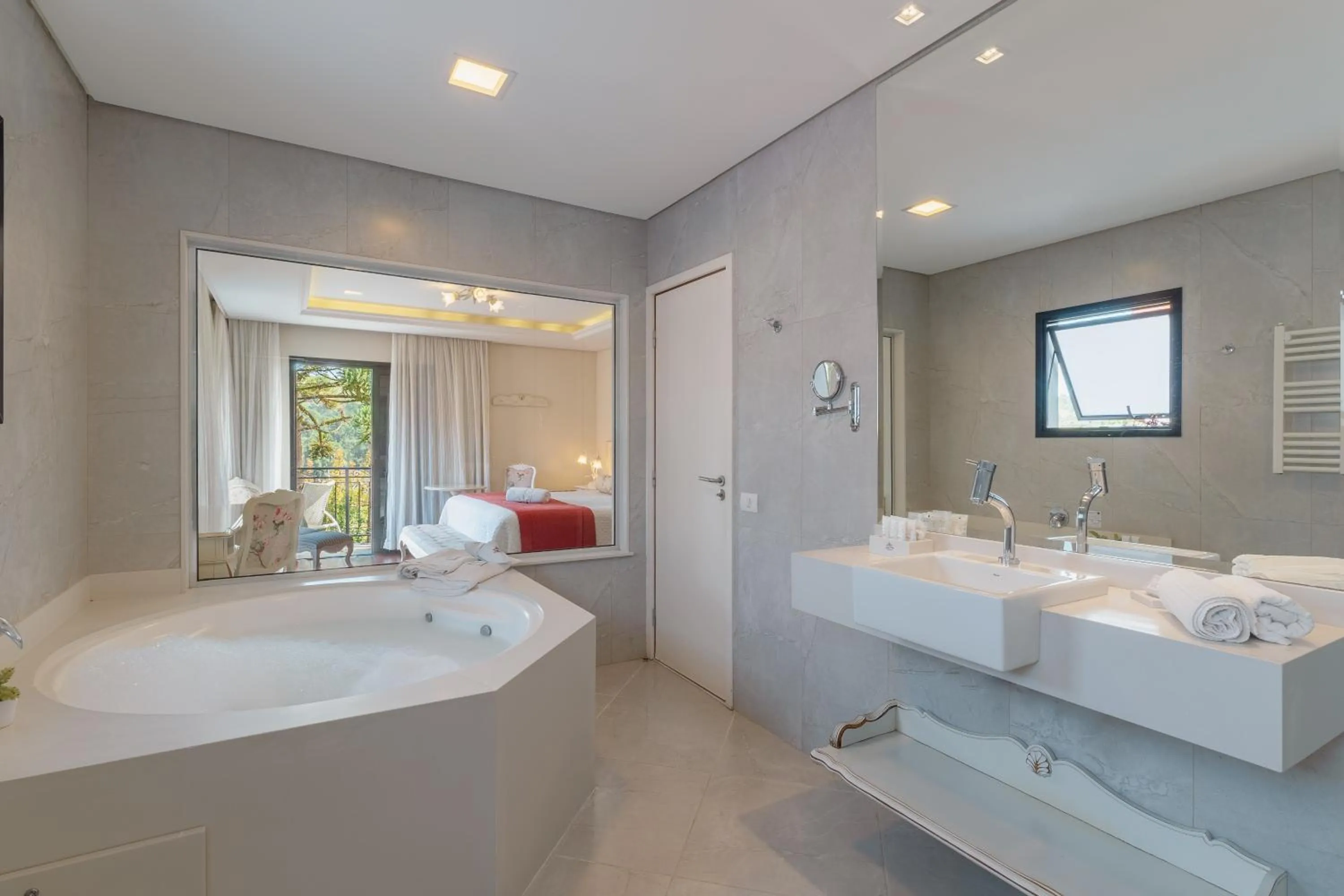 Hot Tub in Pousada D'Biagy Premium