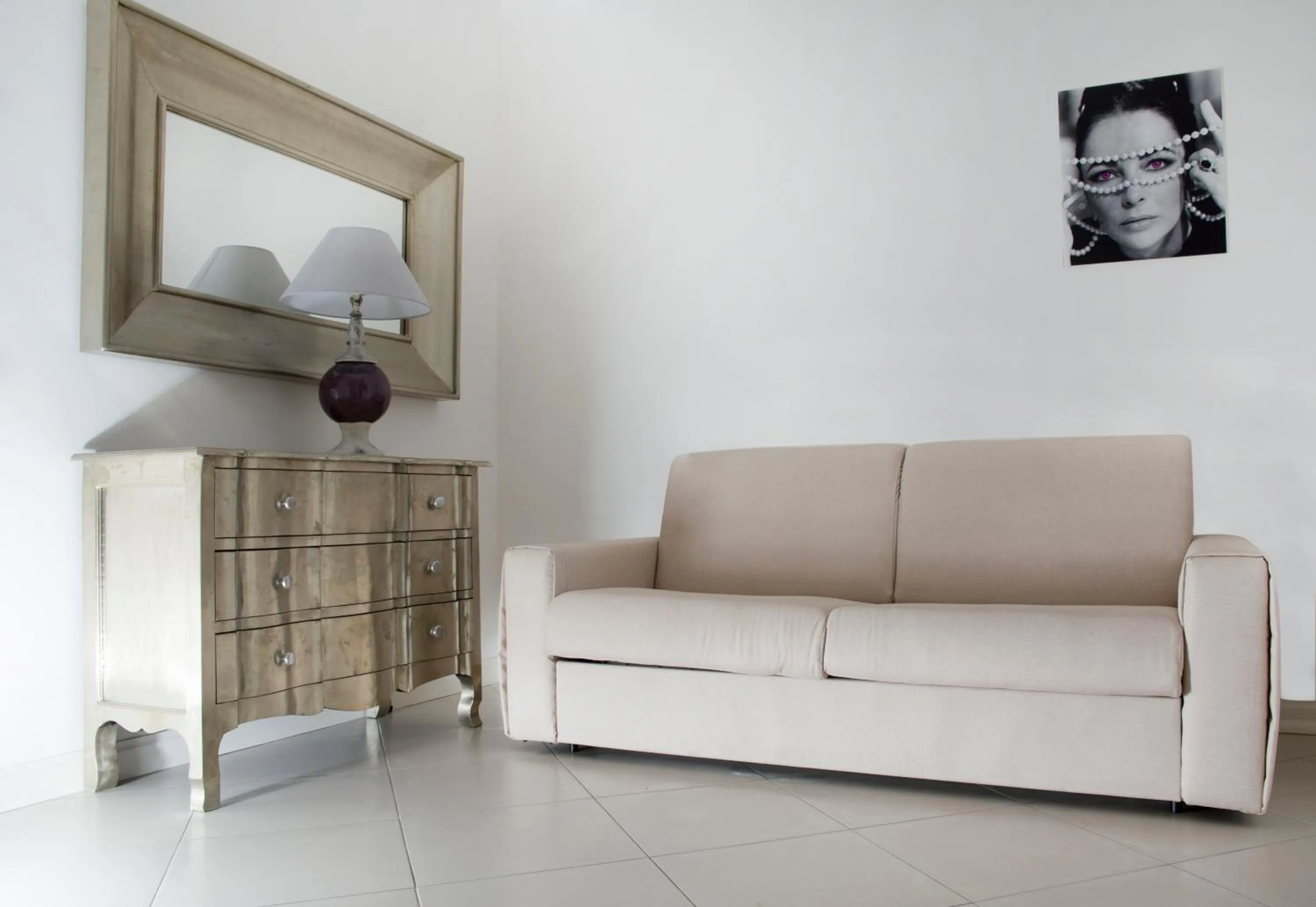 Decorative detail in B&B The Divine