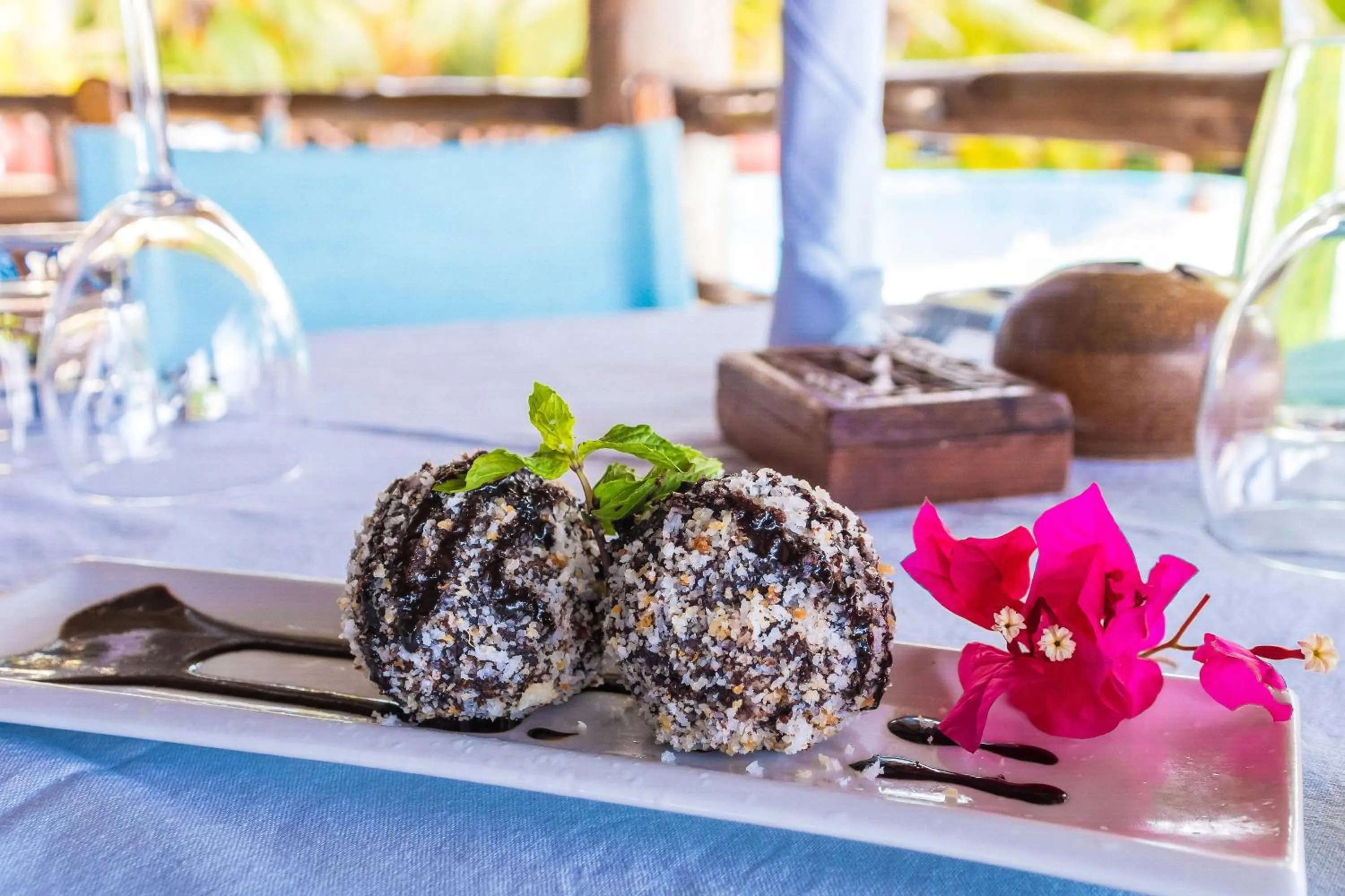 Restaurant/places to eat in SeVi Boutique Hotel