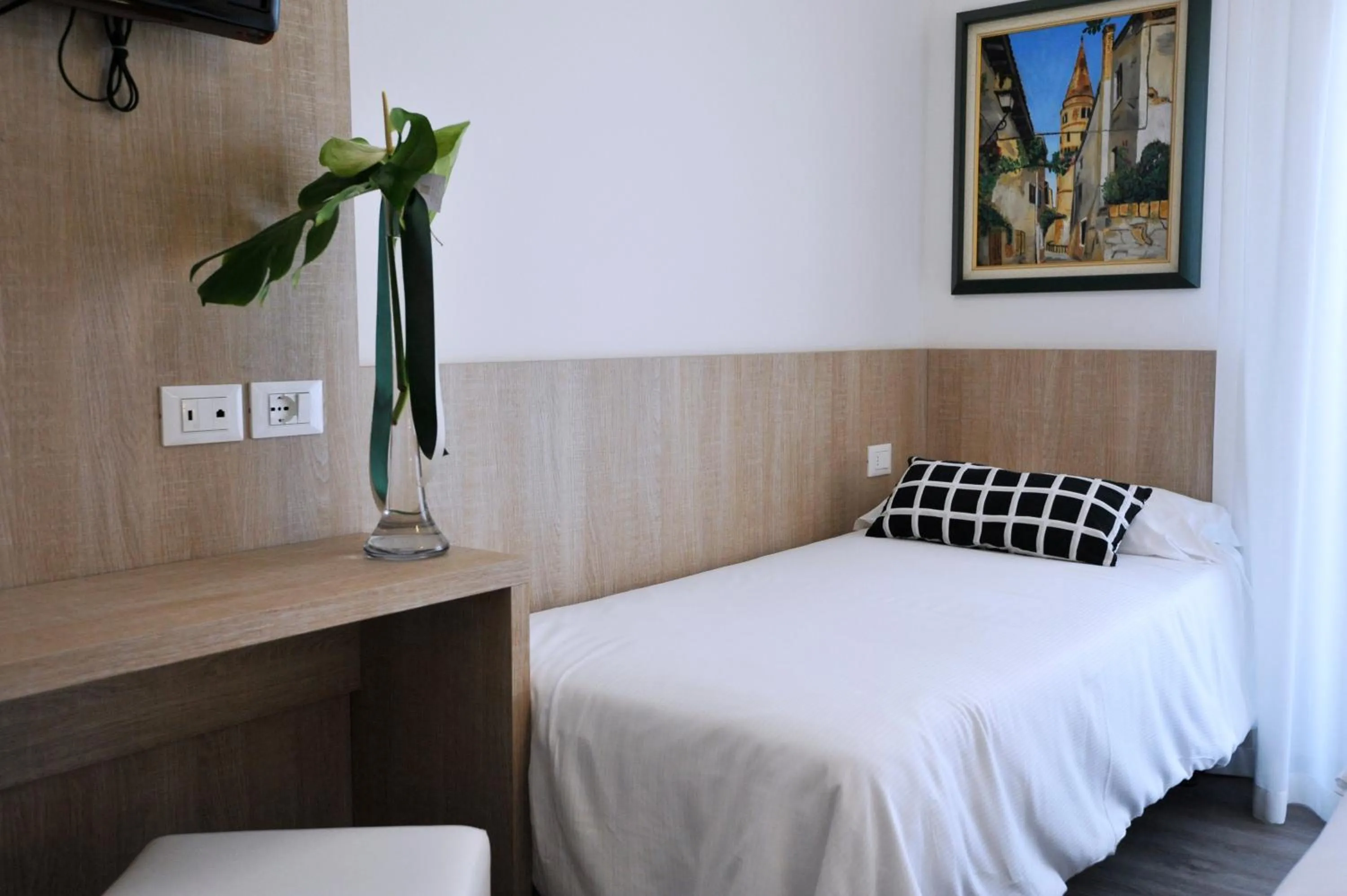 Shower, Bed in Hotel Etna