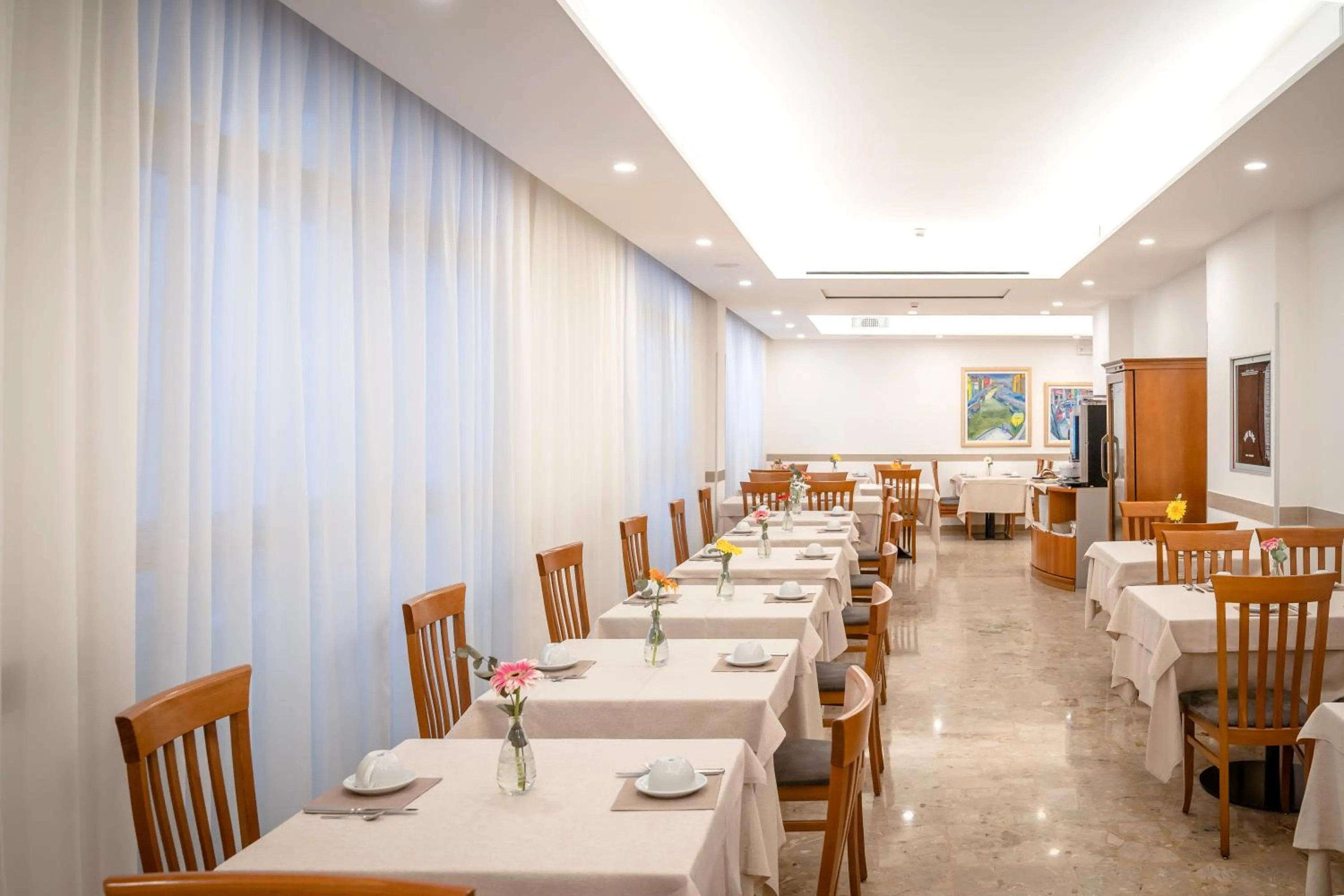 Restaurant/places to eat in Hotel Etna