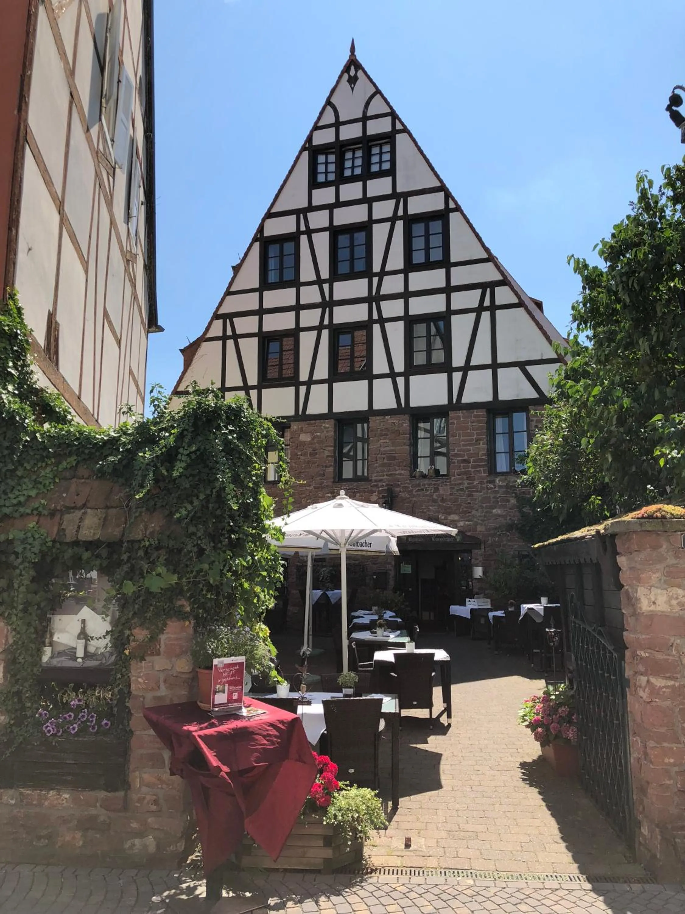 Facade/entrance in Hotel Weingärtner