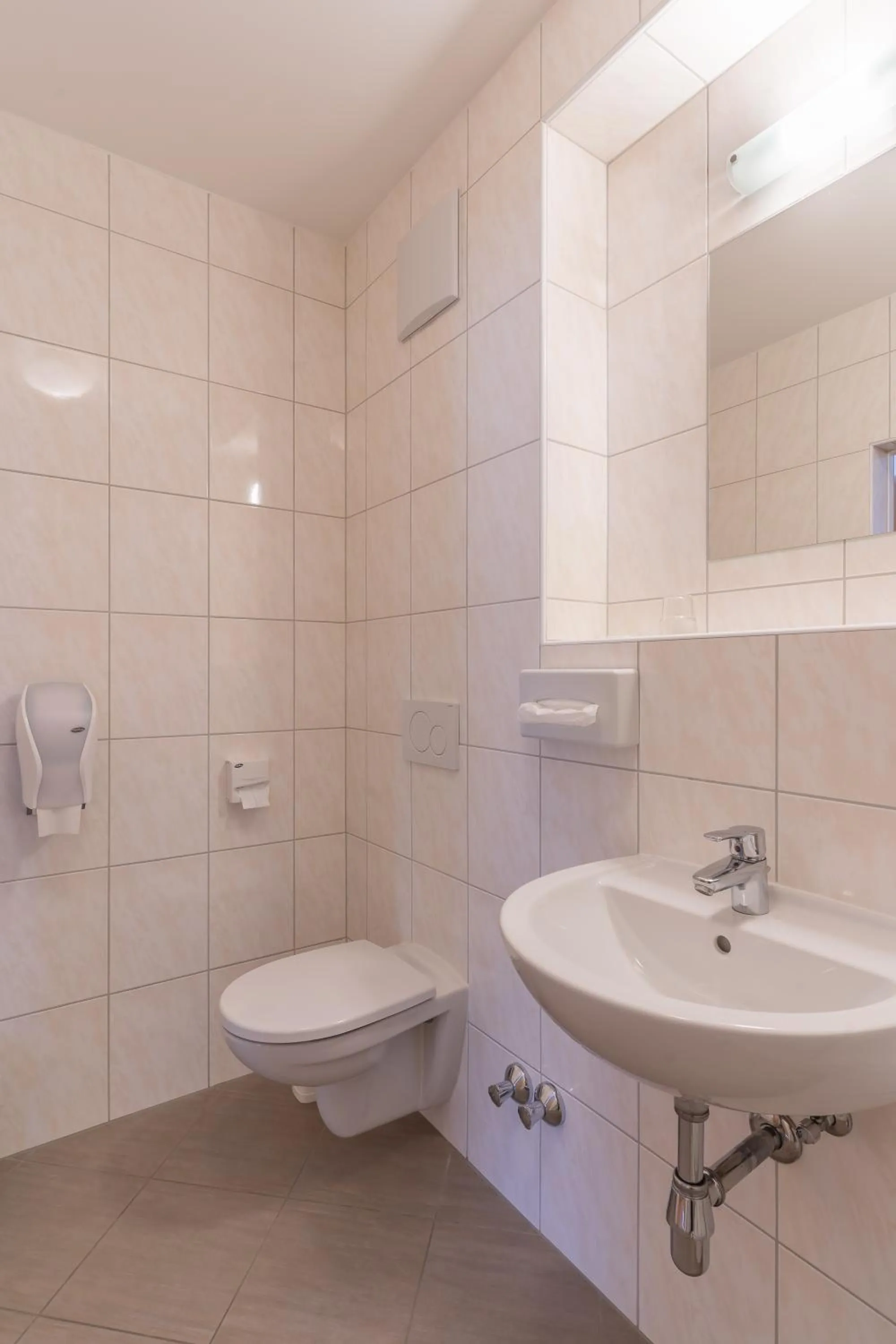 Toilet in Hotel Kindler 2,0 Self-Check-In