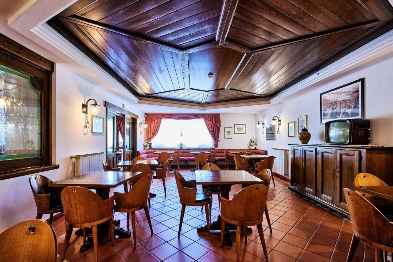 Seating area in Hotel Pizzalto