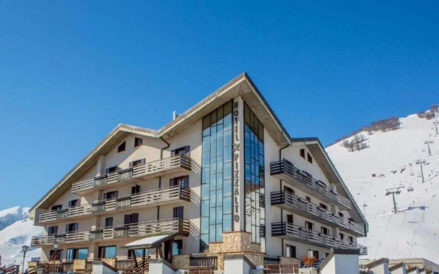 Property building in Hotel Pizzalto