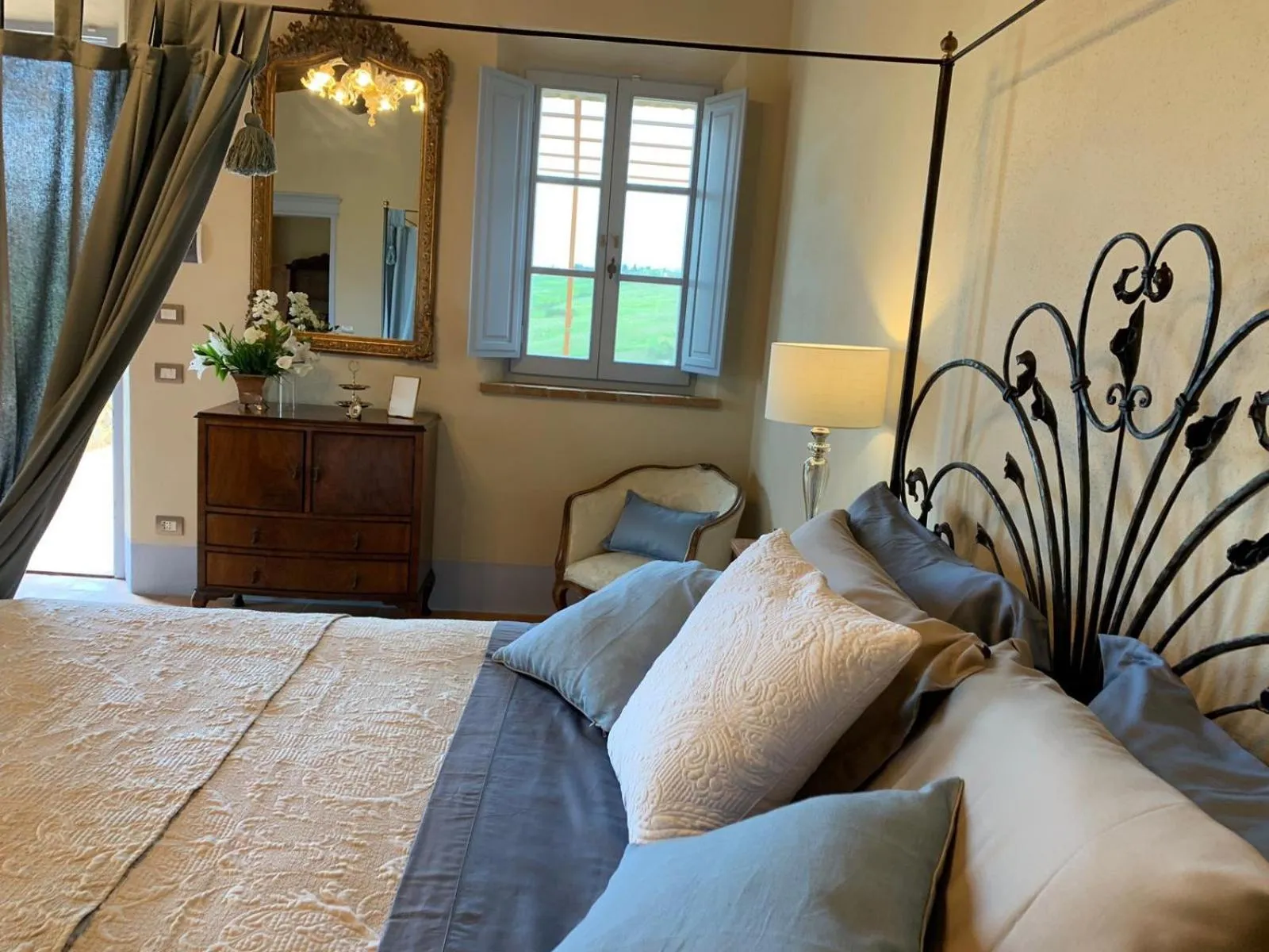 Bed in Cordella In Valdorcia Truffle and Olive Oil Resort