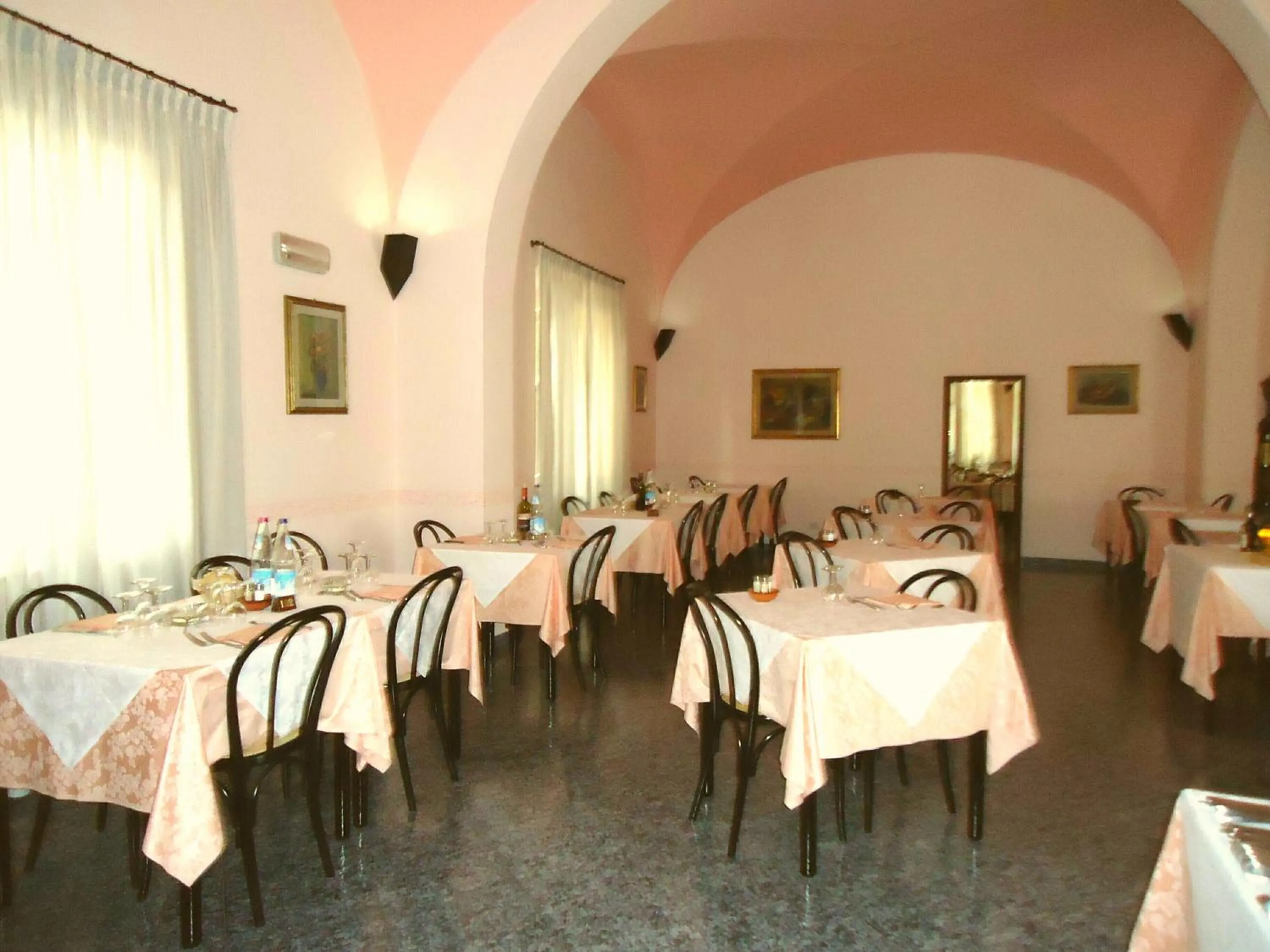Restaurant/places to eat in Albergo Roma