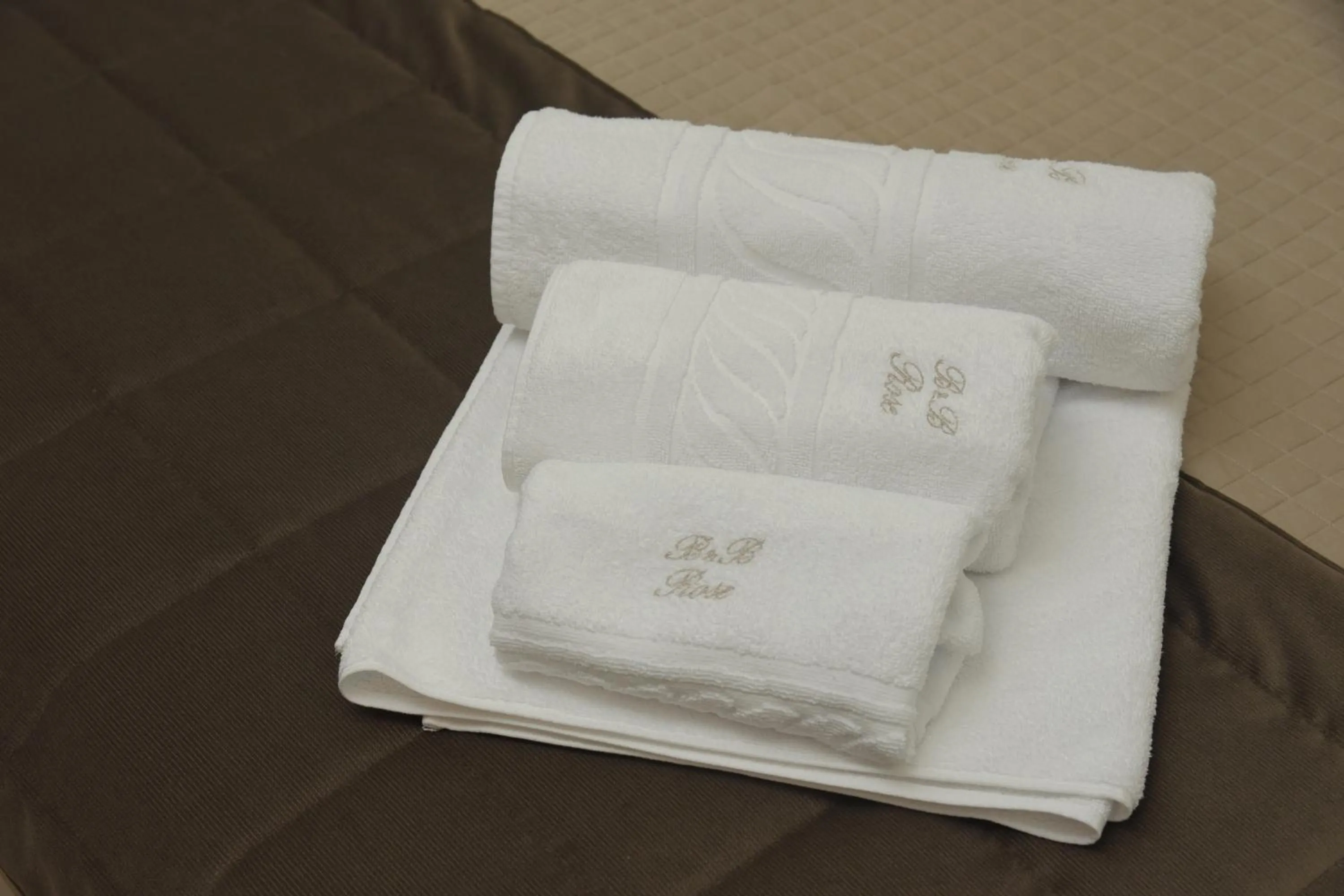 Logo/Certificate/Sign, Bed in B&B Rose