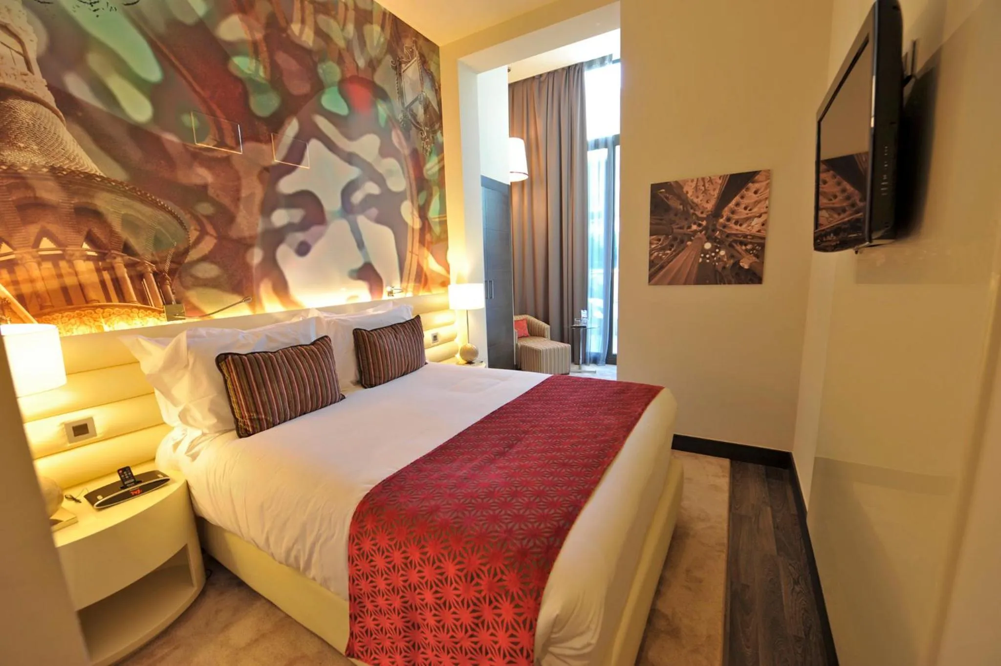 Photo of the whole room, Bed in Hotel Indigo Barcelona - Plaza Catalunya 4Sup by IHG